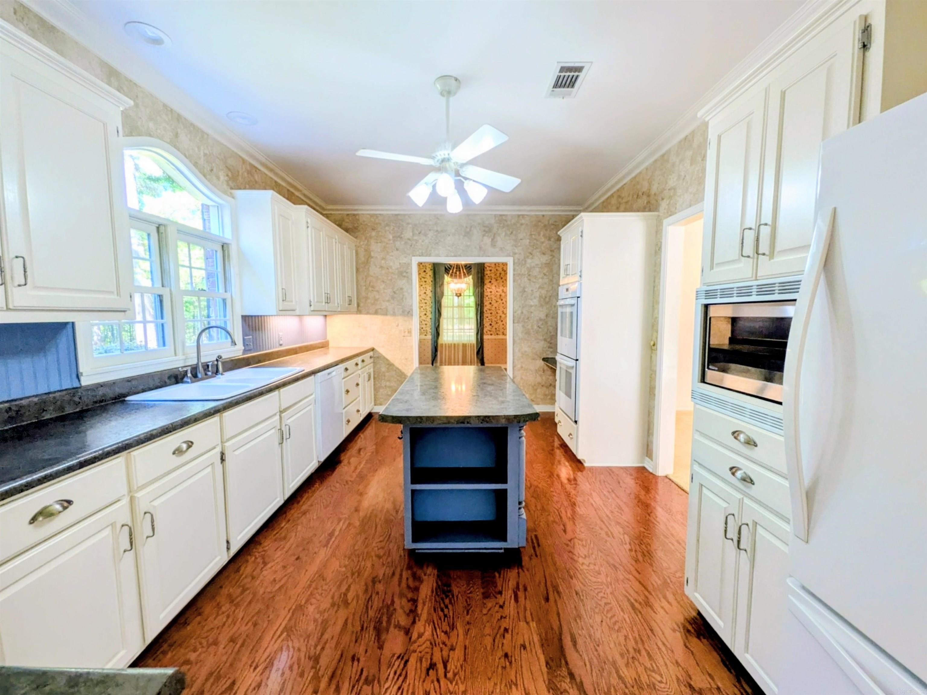 194 Cal Ray Dr. Camden, AR 71701