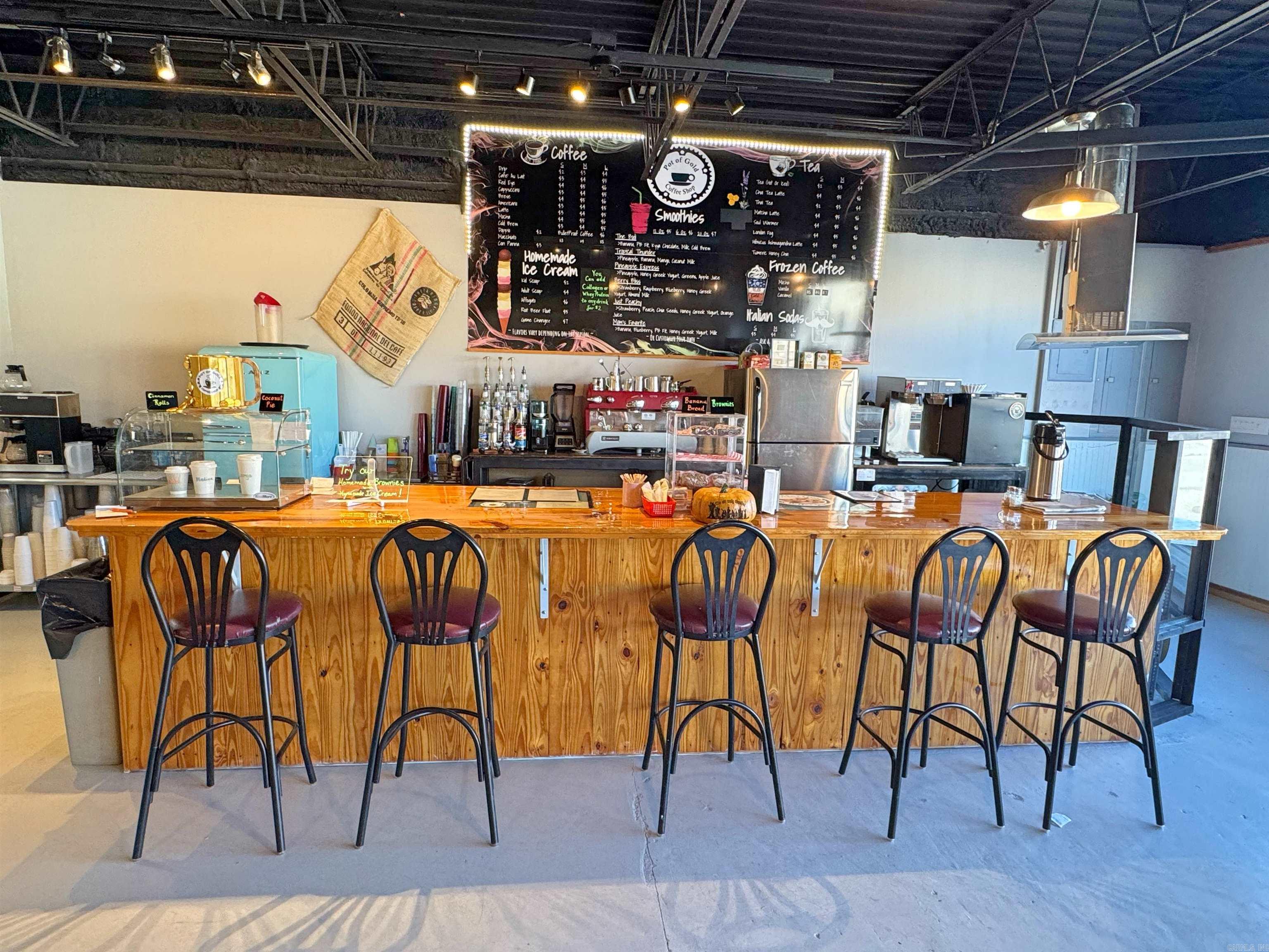 208 W Jefferson St  Mountain View, AR