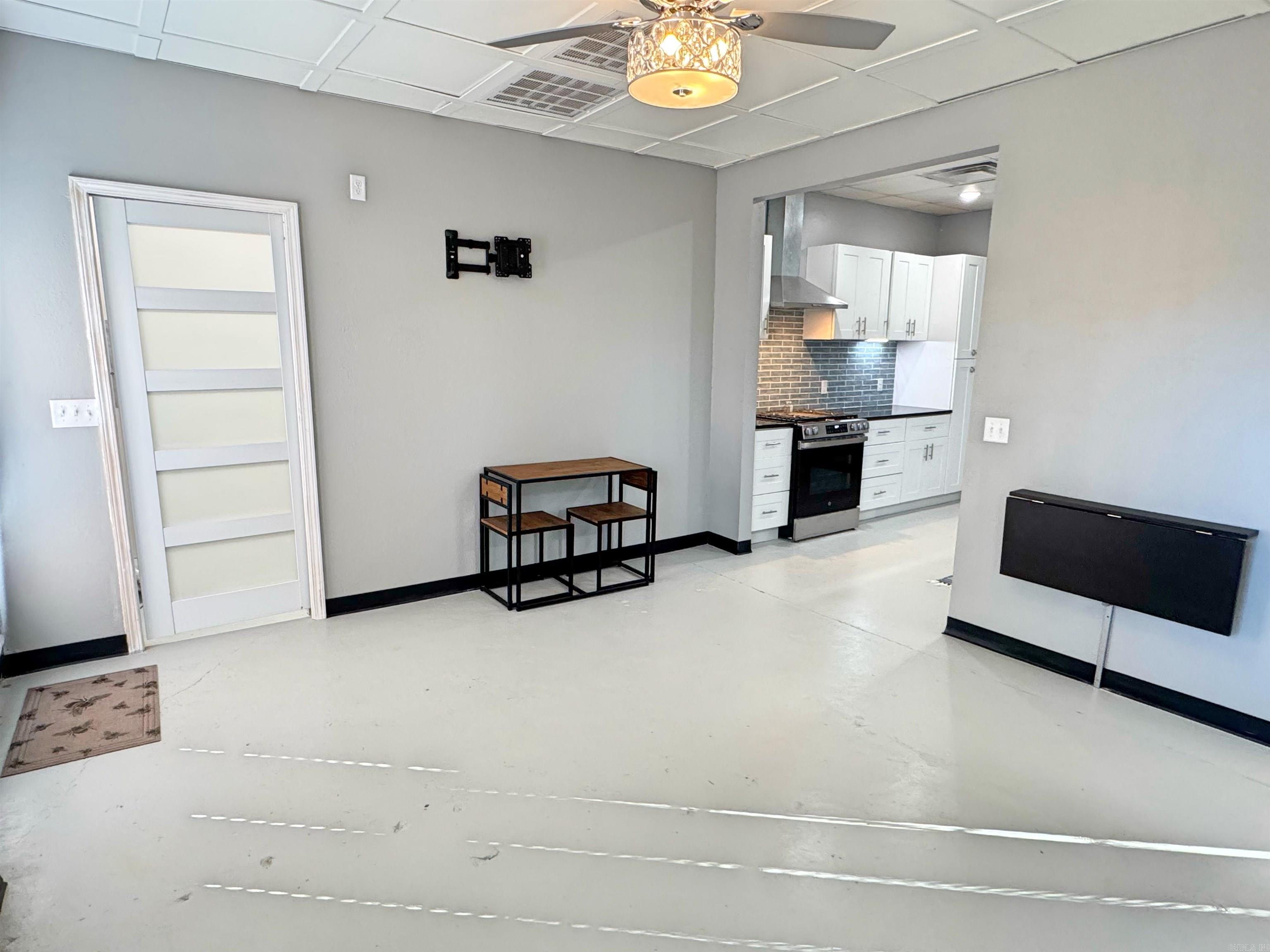 208 W Jefferson St  Mountain View, AR