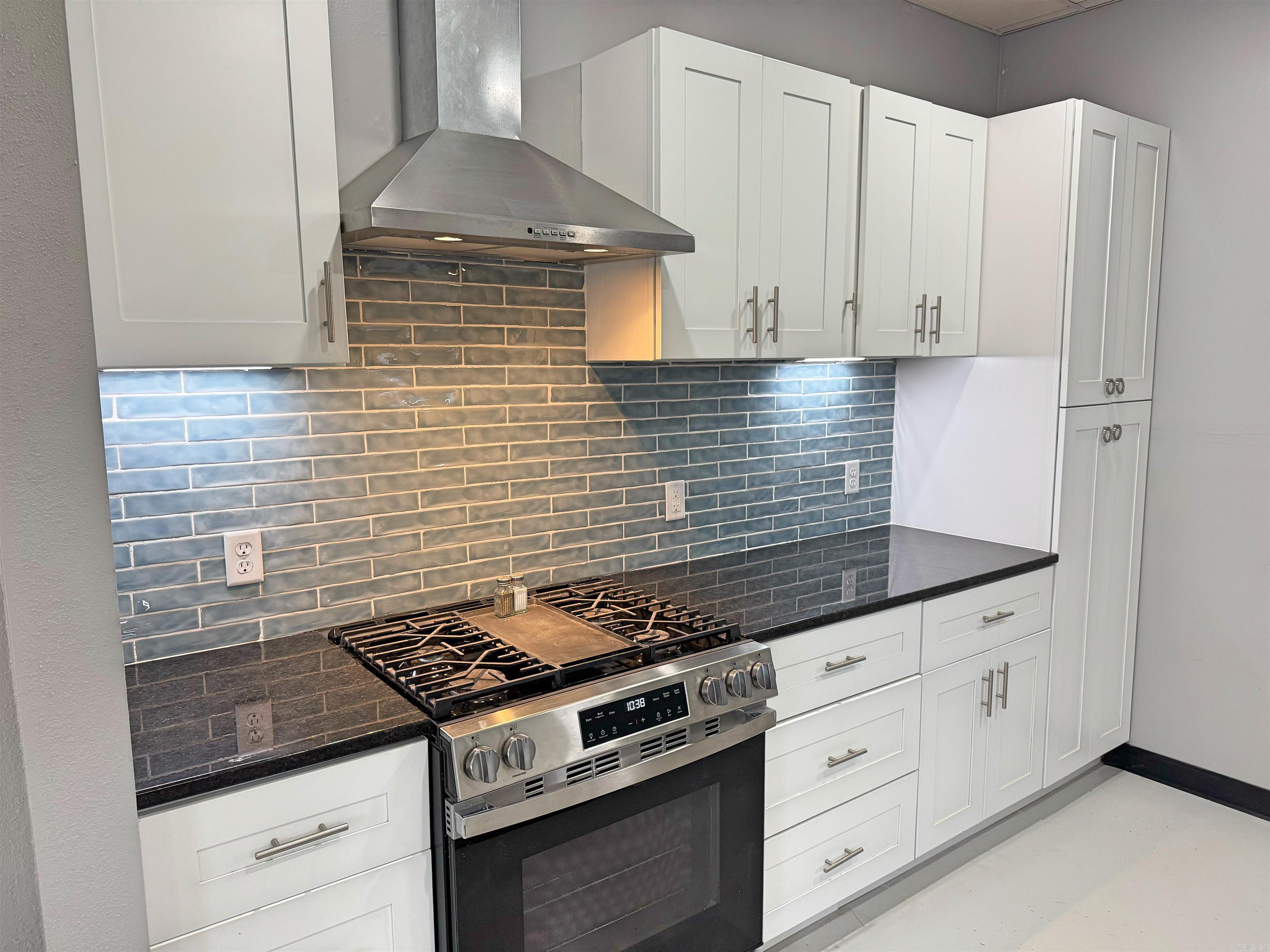 208 W Jefferson St  Mountain View, AR