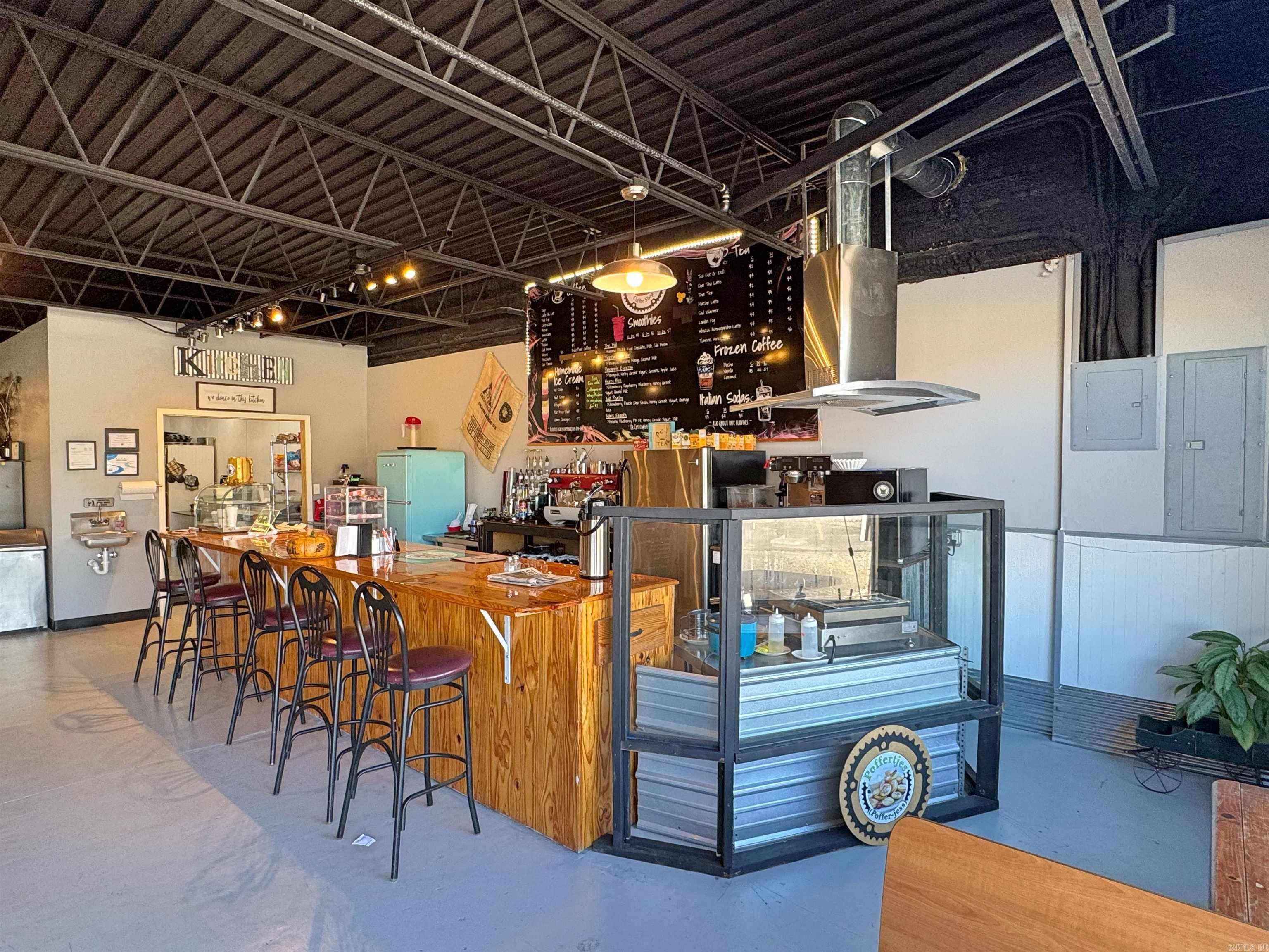 208 W Jefferson St  Mountain View, AR