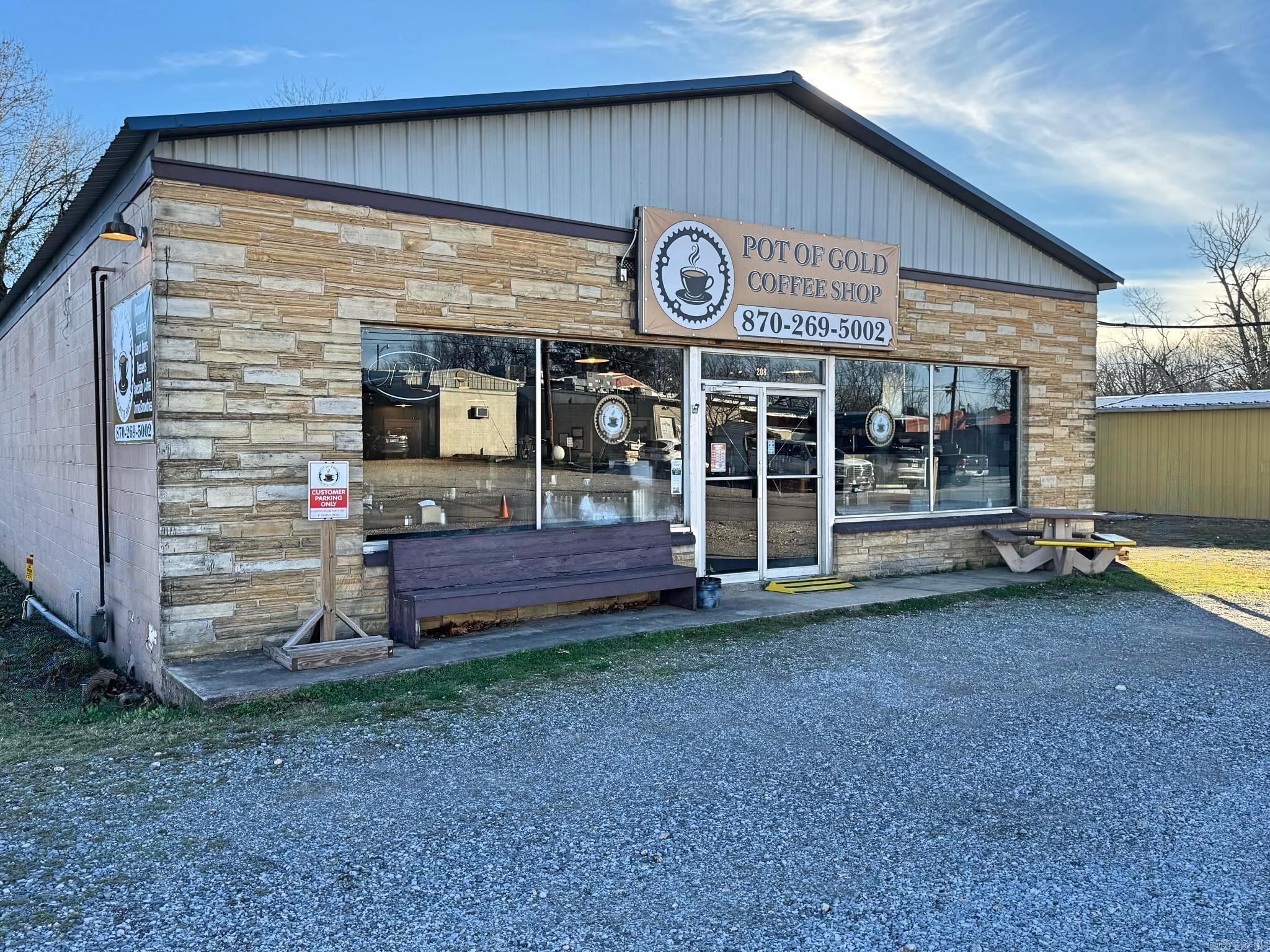 208 W Jefferson St  Mountain View, AR