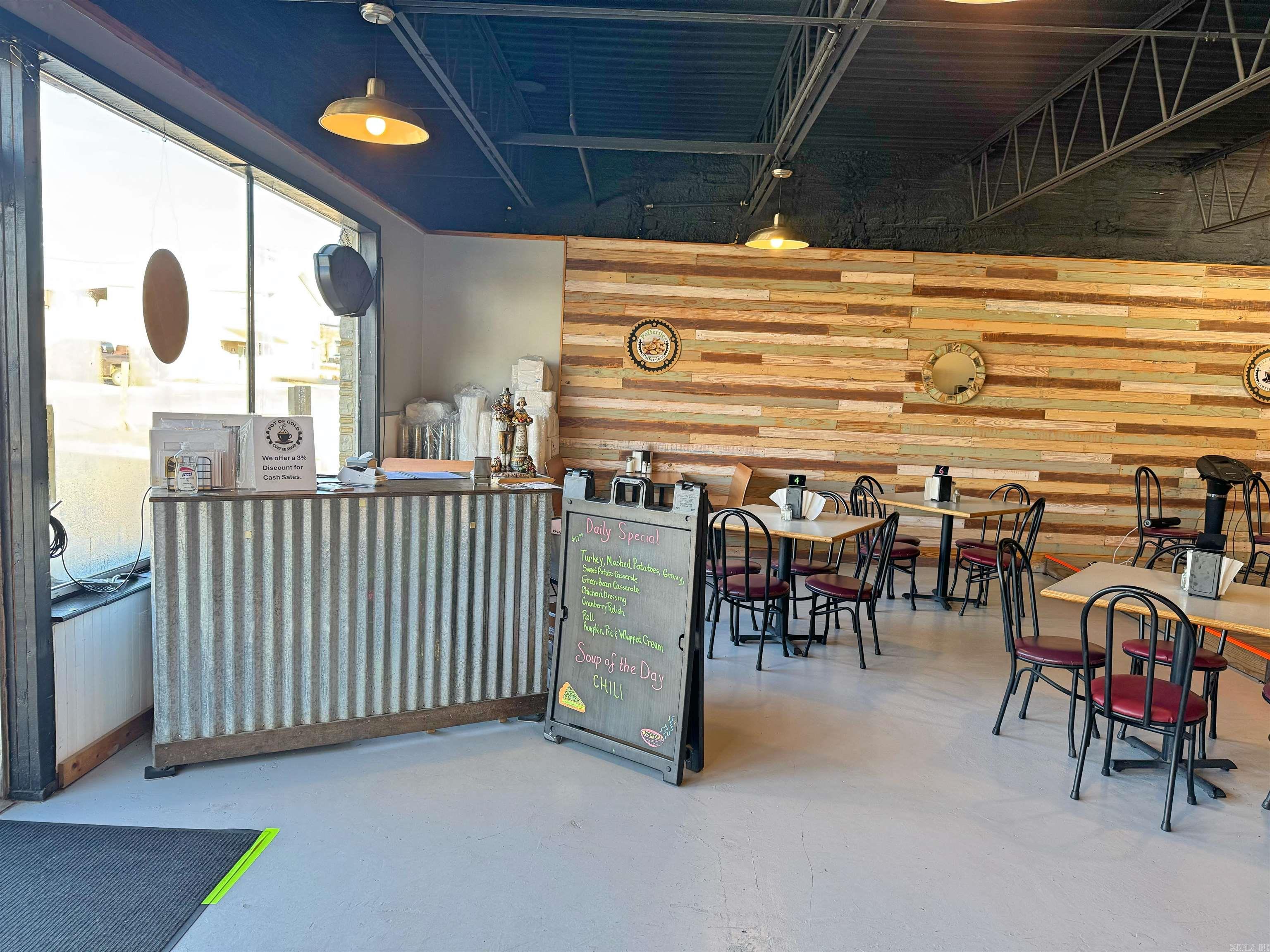 208 W Jefferson St  Mountain View, AR