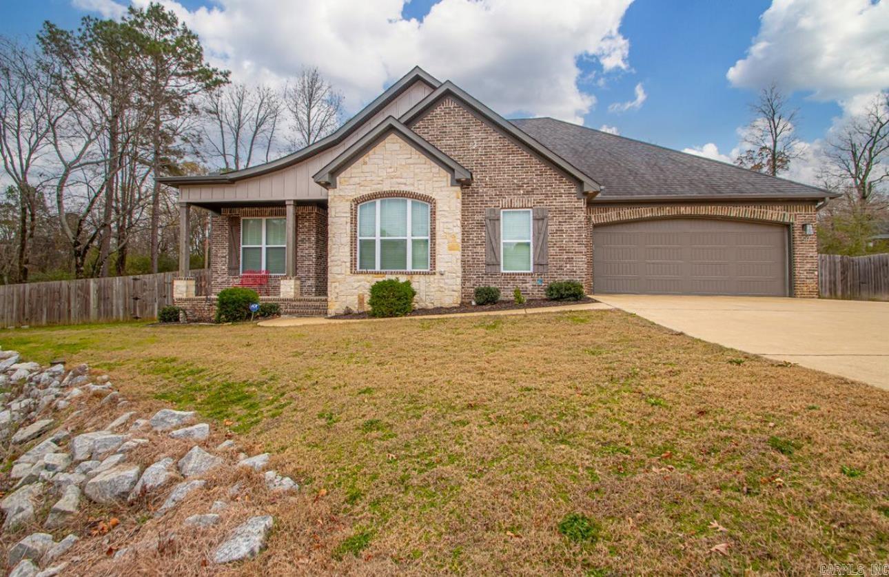 517 Creekside  Bryant, AR