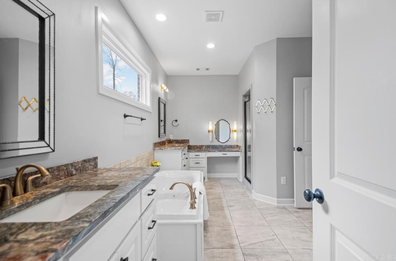 517 Creekside  Bryant, AR