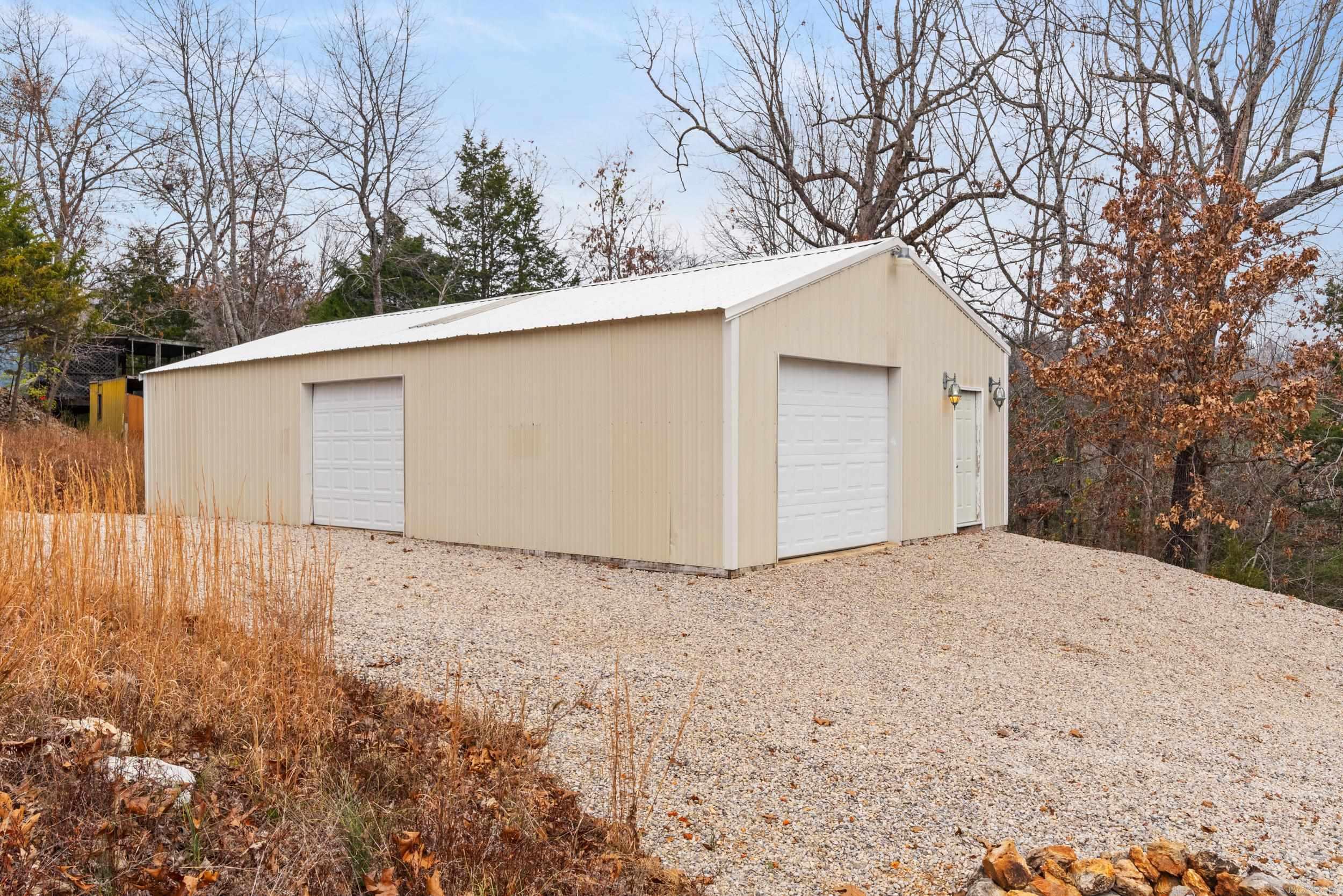 305 MC 138  Oakland, AR