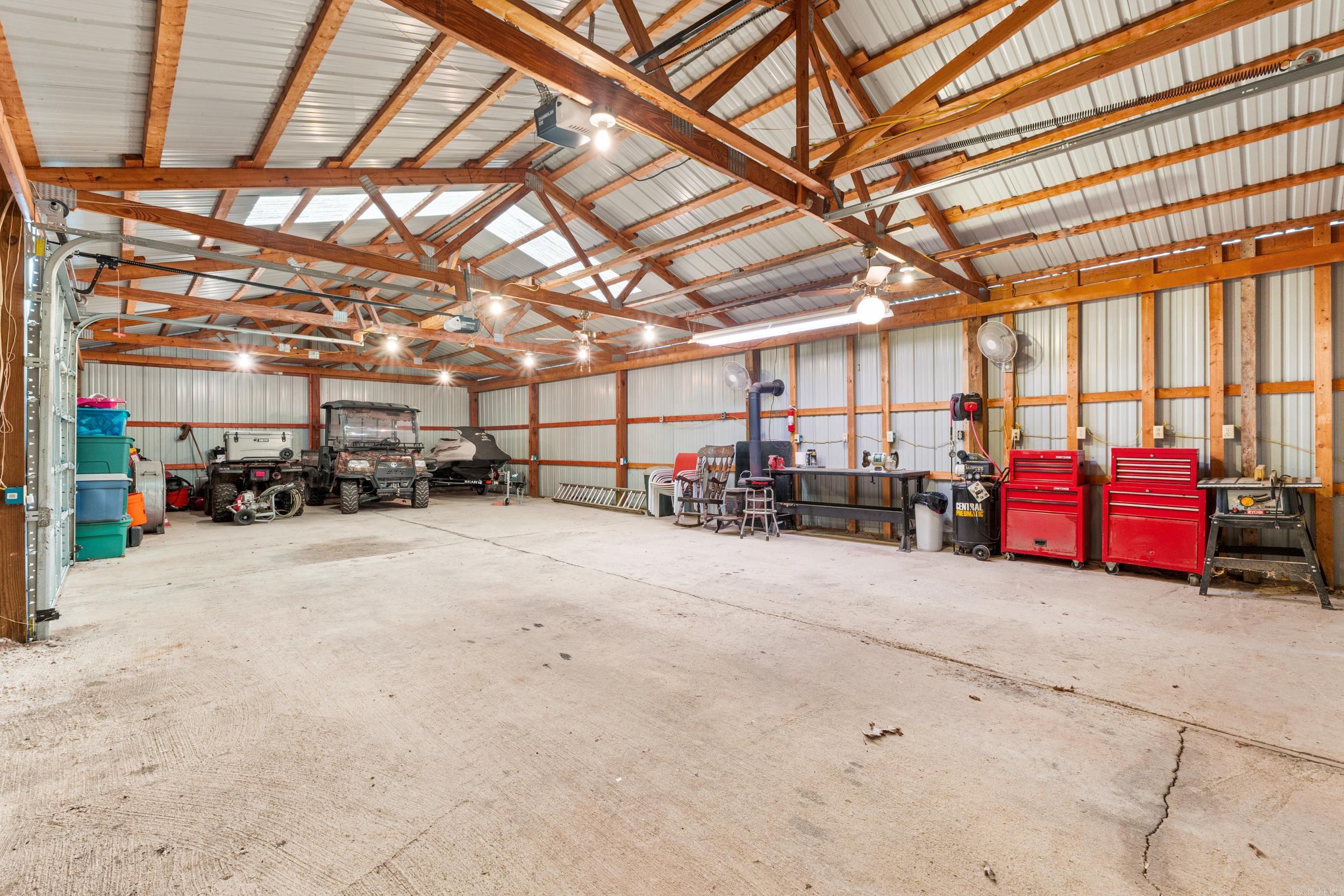 305 MC 138  Oakland, AR