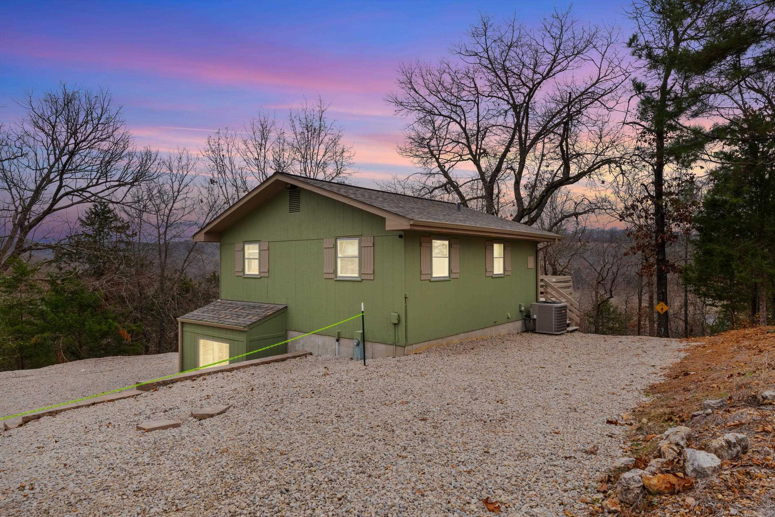 305 MC 138  Oakland, AR