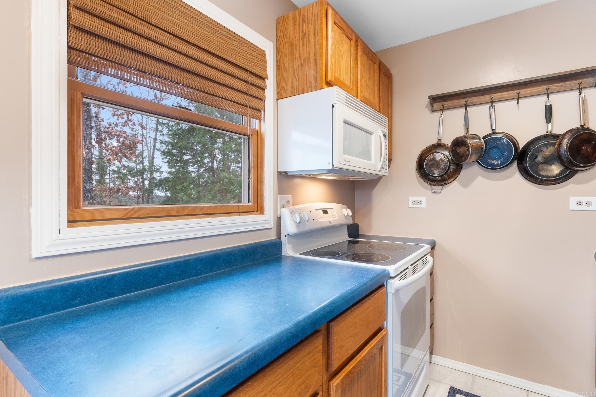 305 MC 138  Oakland, AR