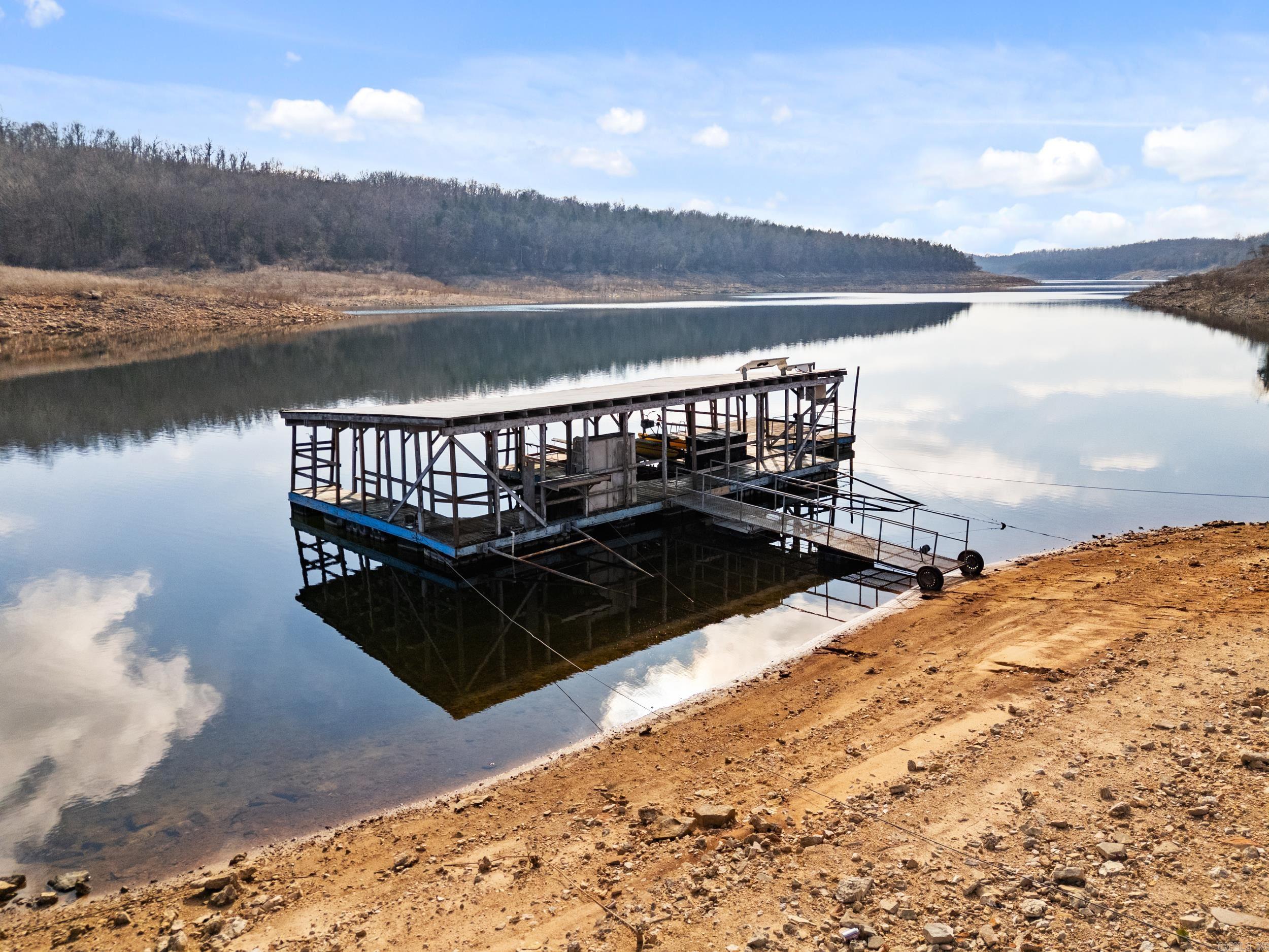 305 MC 138  Oakland, AR