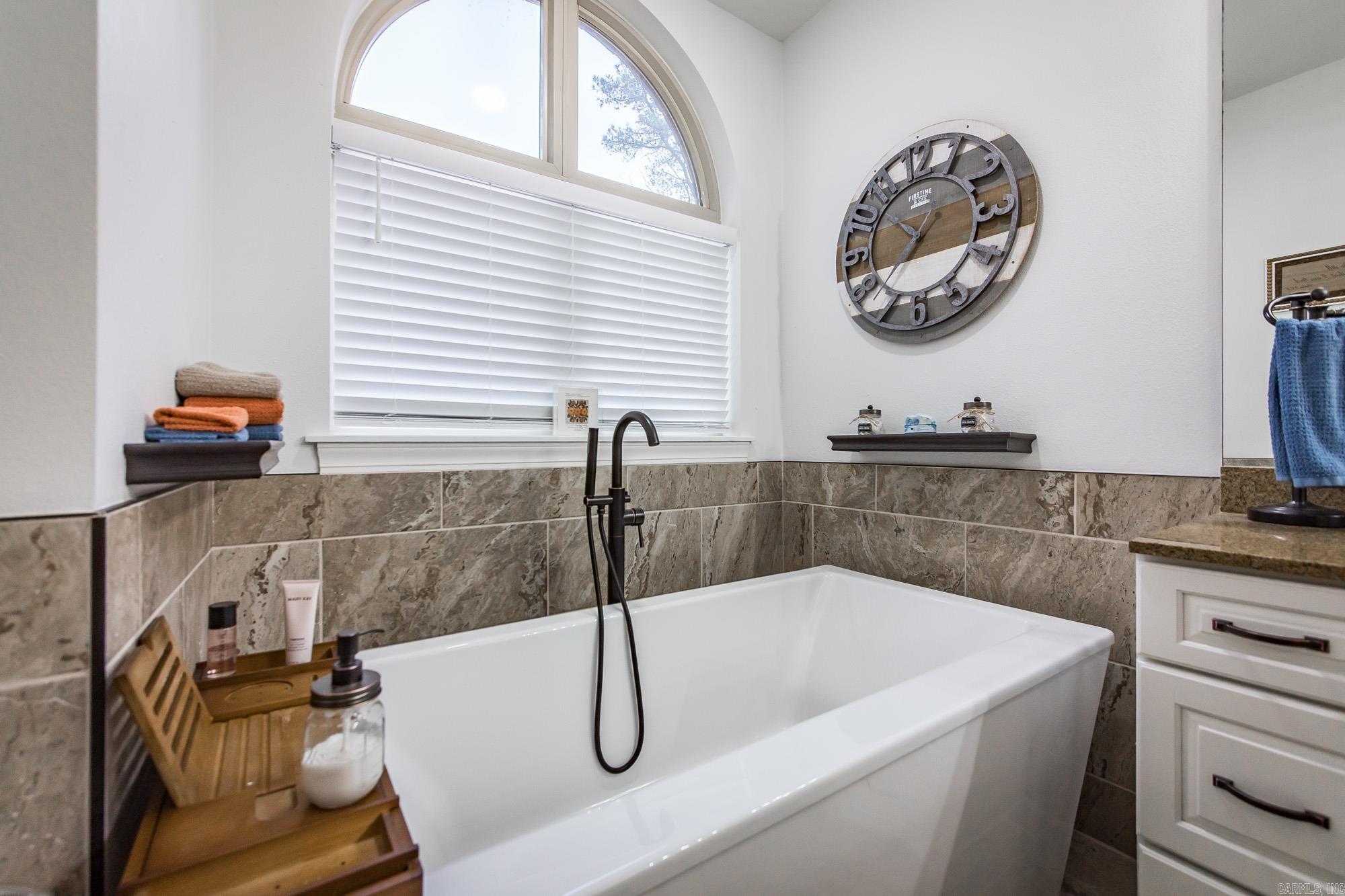 116 Fairway  Fairfield Bay, AR