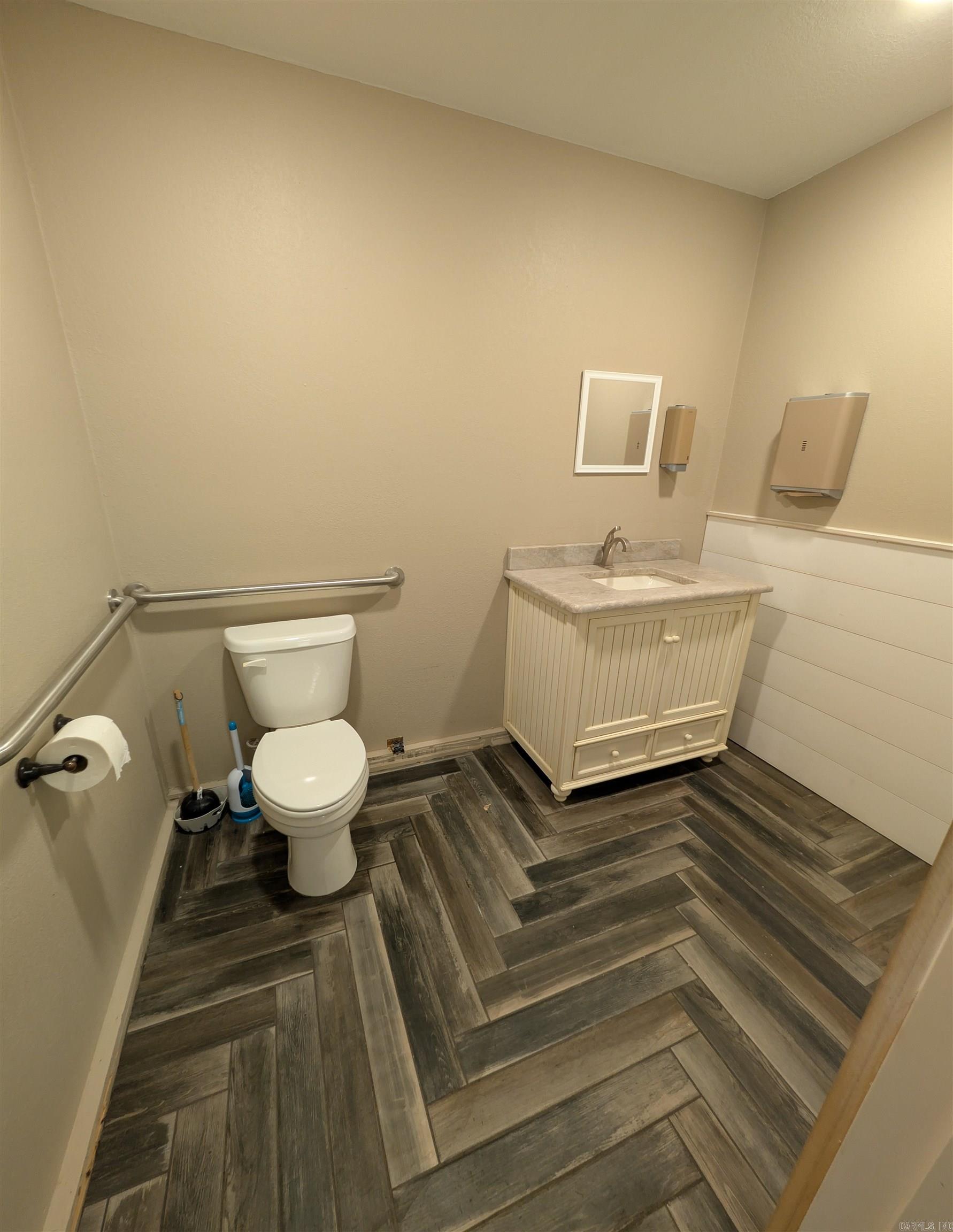 1631 E Beebe Capps  Searcy, AR