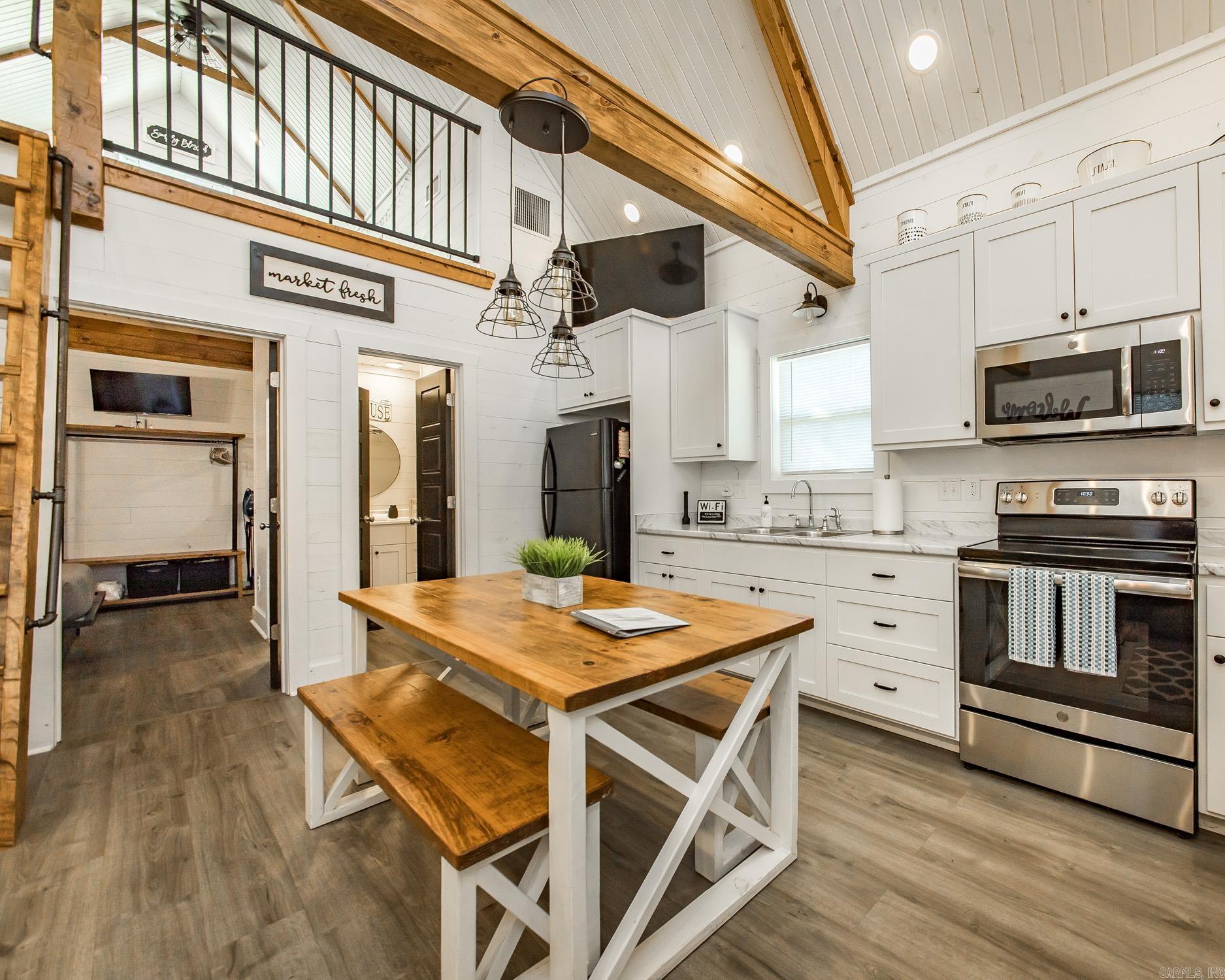 950 Sunny Slope Rd.  Edgemont, AR