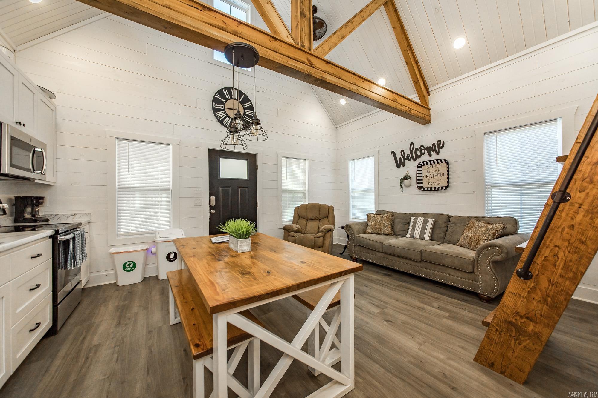 950 Sunny Slope Rd.  Edgemont, AR