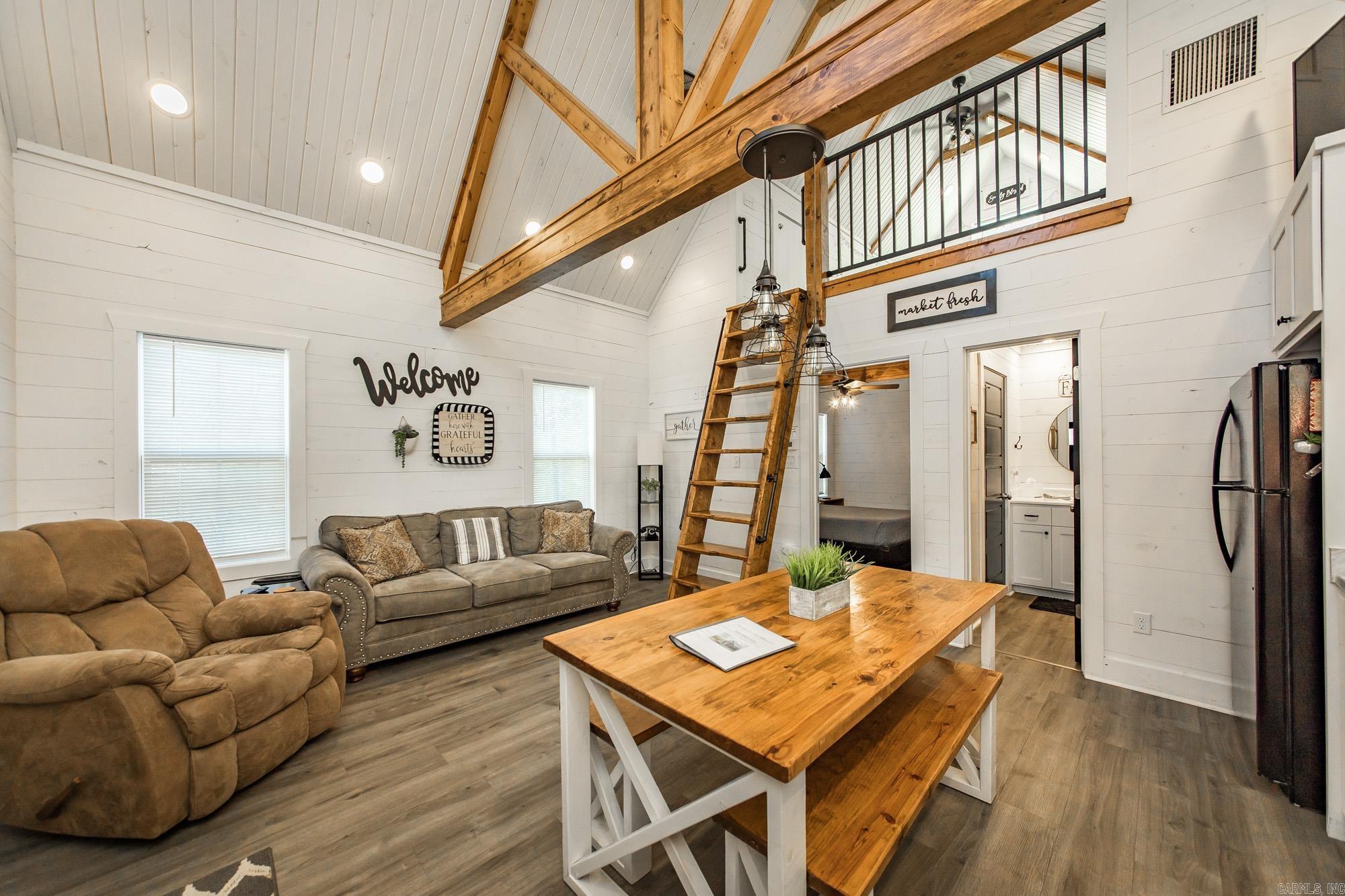 950 Sunny Slope Rd.  Edgemont, AR