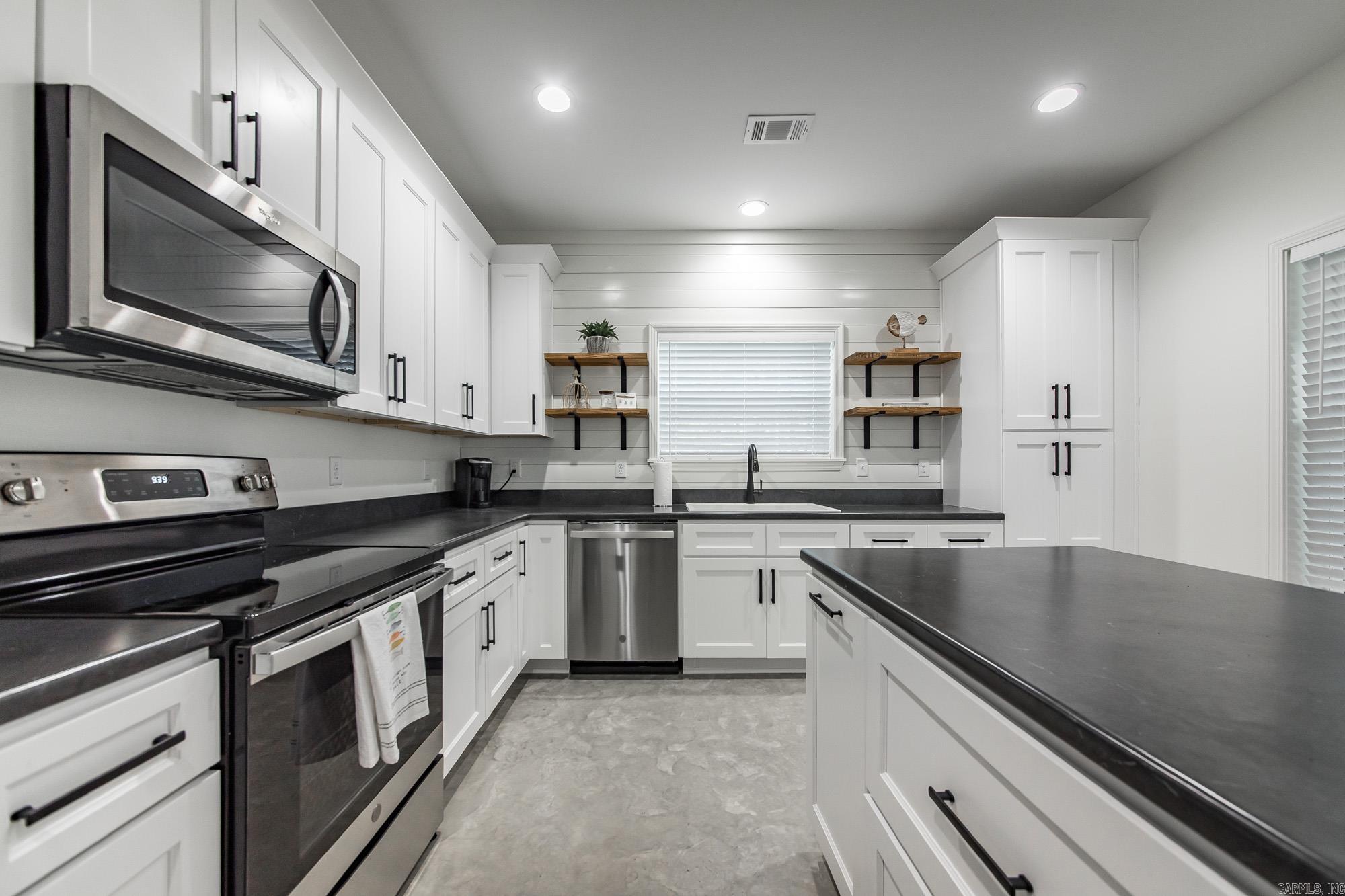 150 Sylvan Dr. Greers Ferry, AR 72067