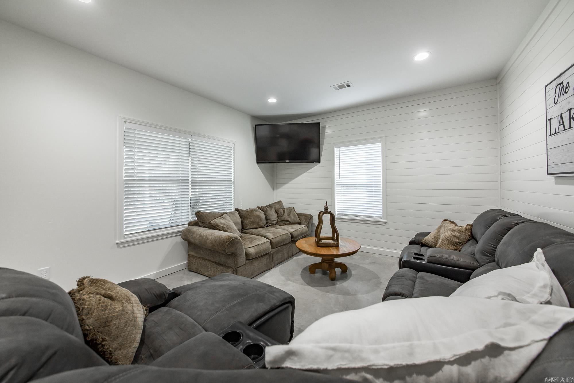 150 Sylvan Dr. Greers Ferry, AR 72067