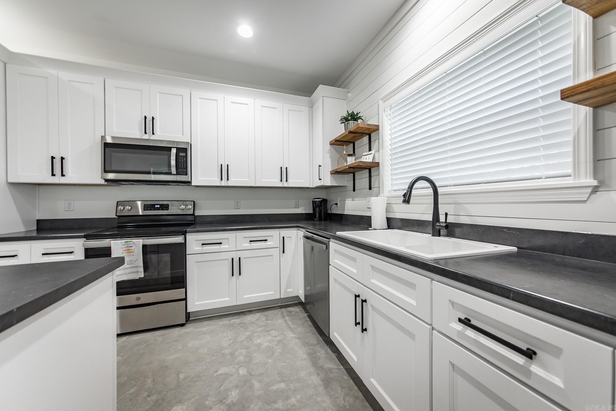 150 Sylvan Dr. Greers Ferry, AR 72067