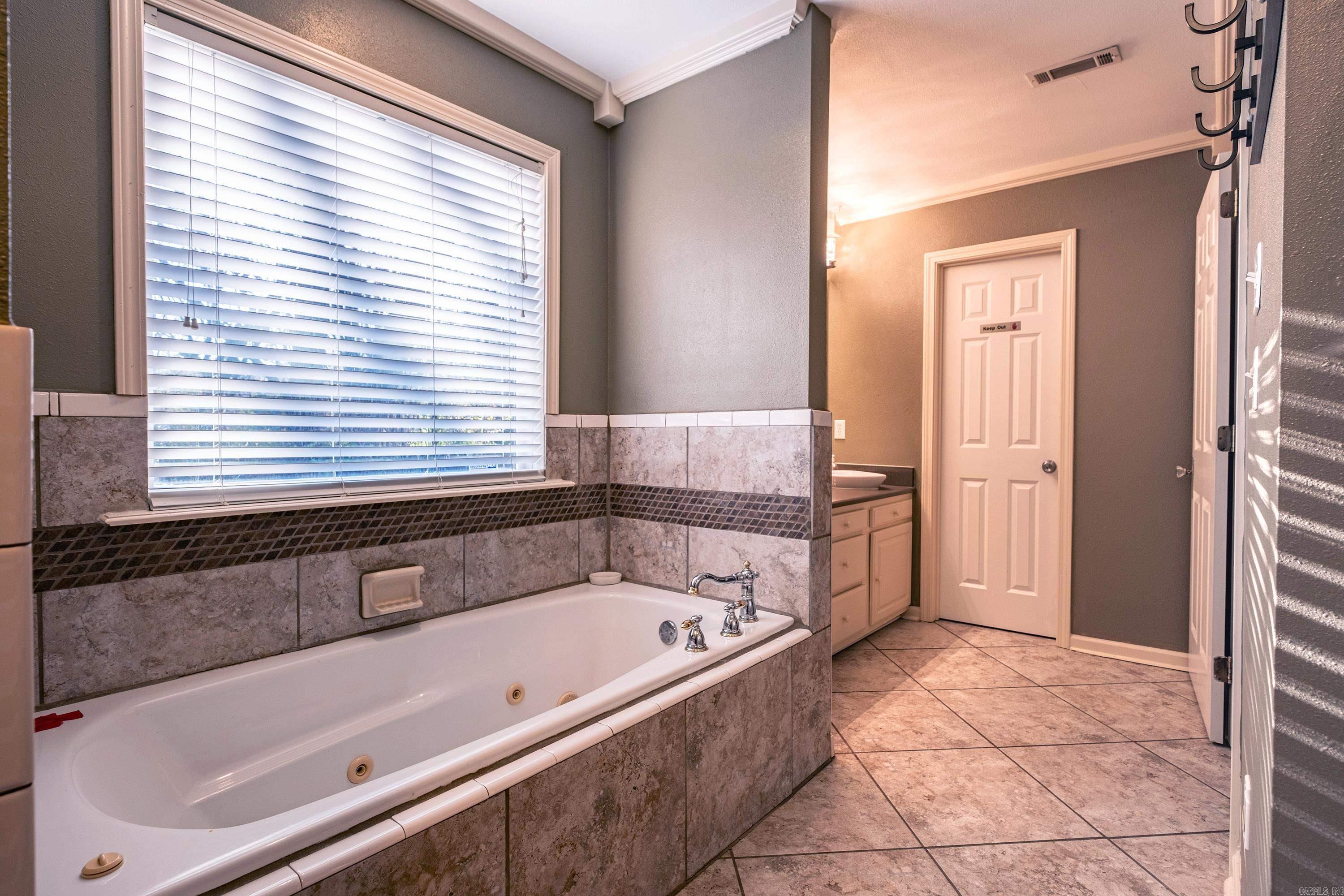 6905 Woodmist  North Little Rock, AR