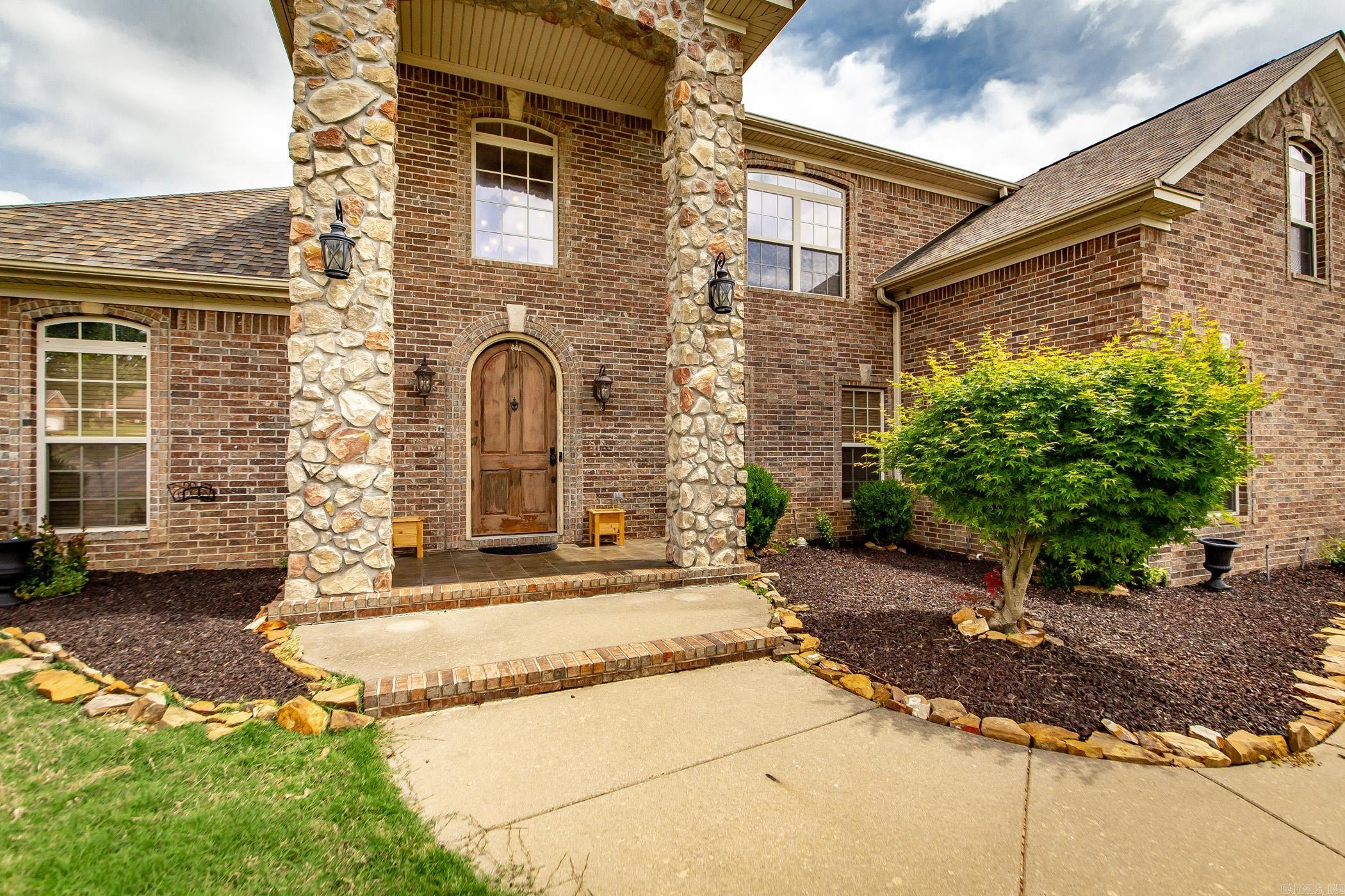 1916 Oakbrook Dr  Sherwood, AR