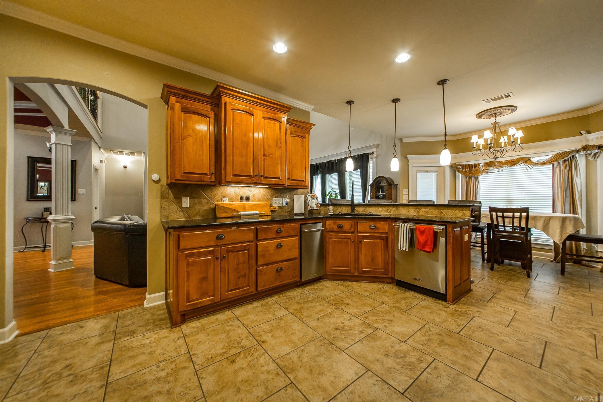 1916 Oakbrook Dr  Sherwood, AR