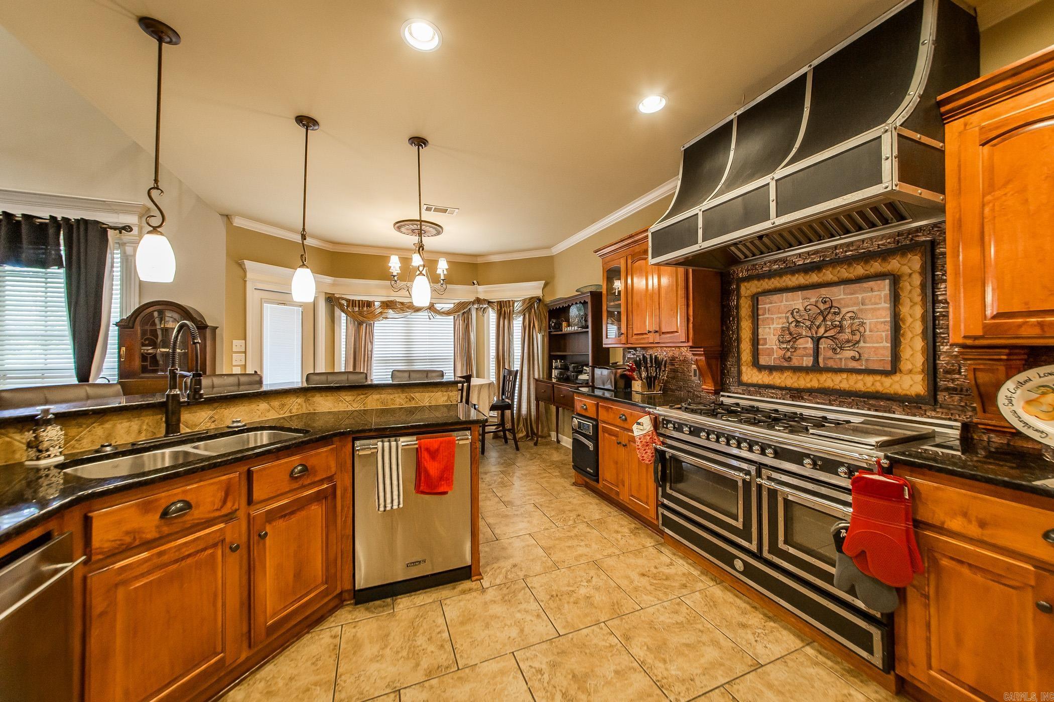 1916 Oakbrook Dr  Sherwood, AR