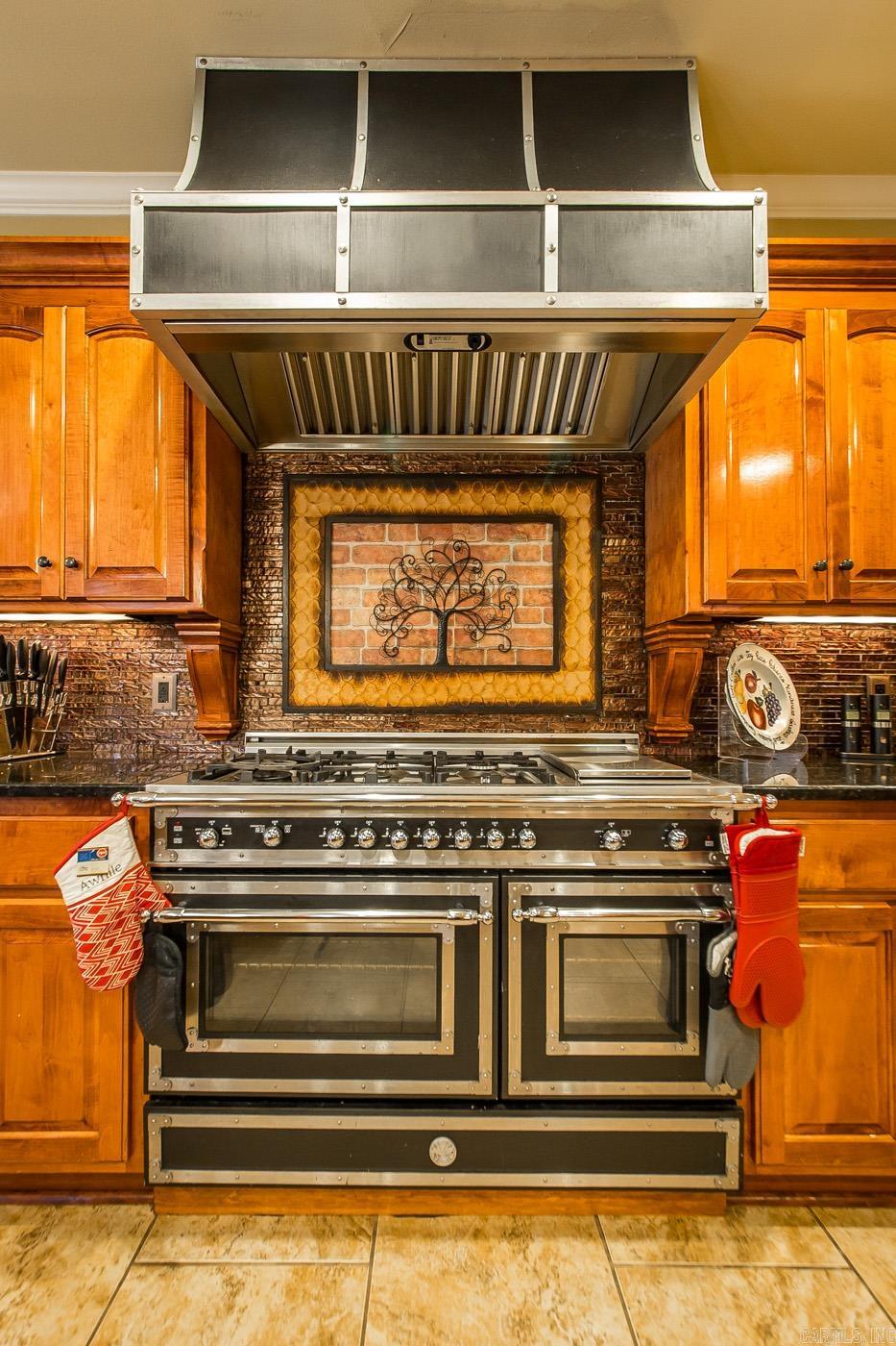 1916 Oakbrook Dr  Sherwood, AR