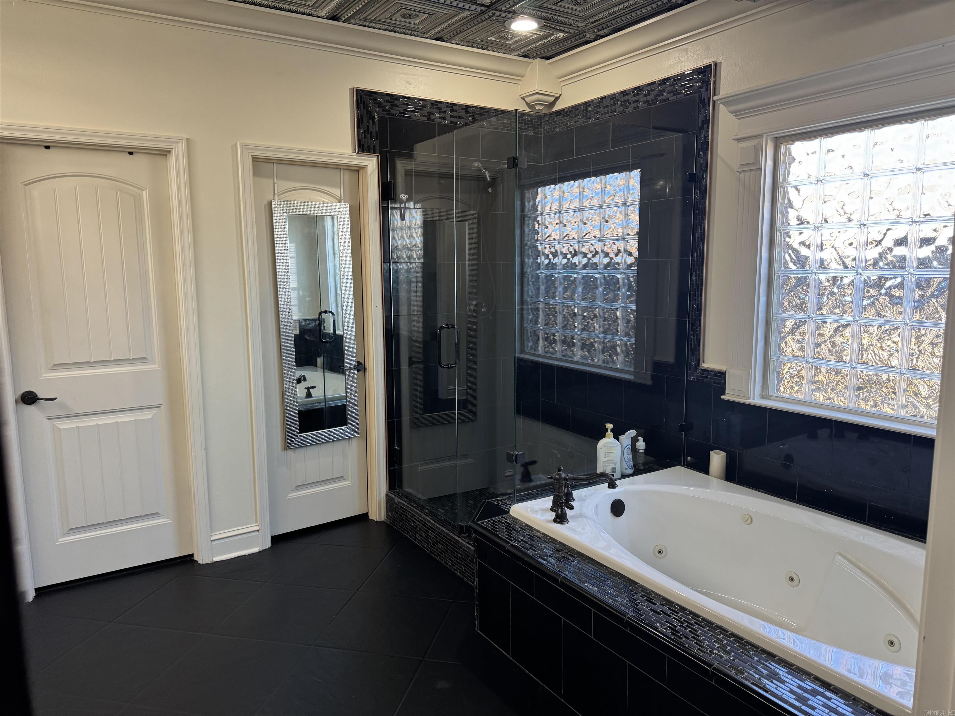 1916 Oakbrook Dr Sherwood, AR 72120