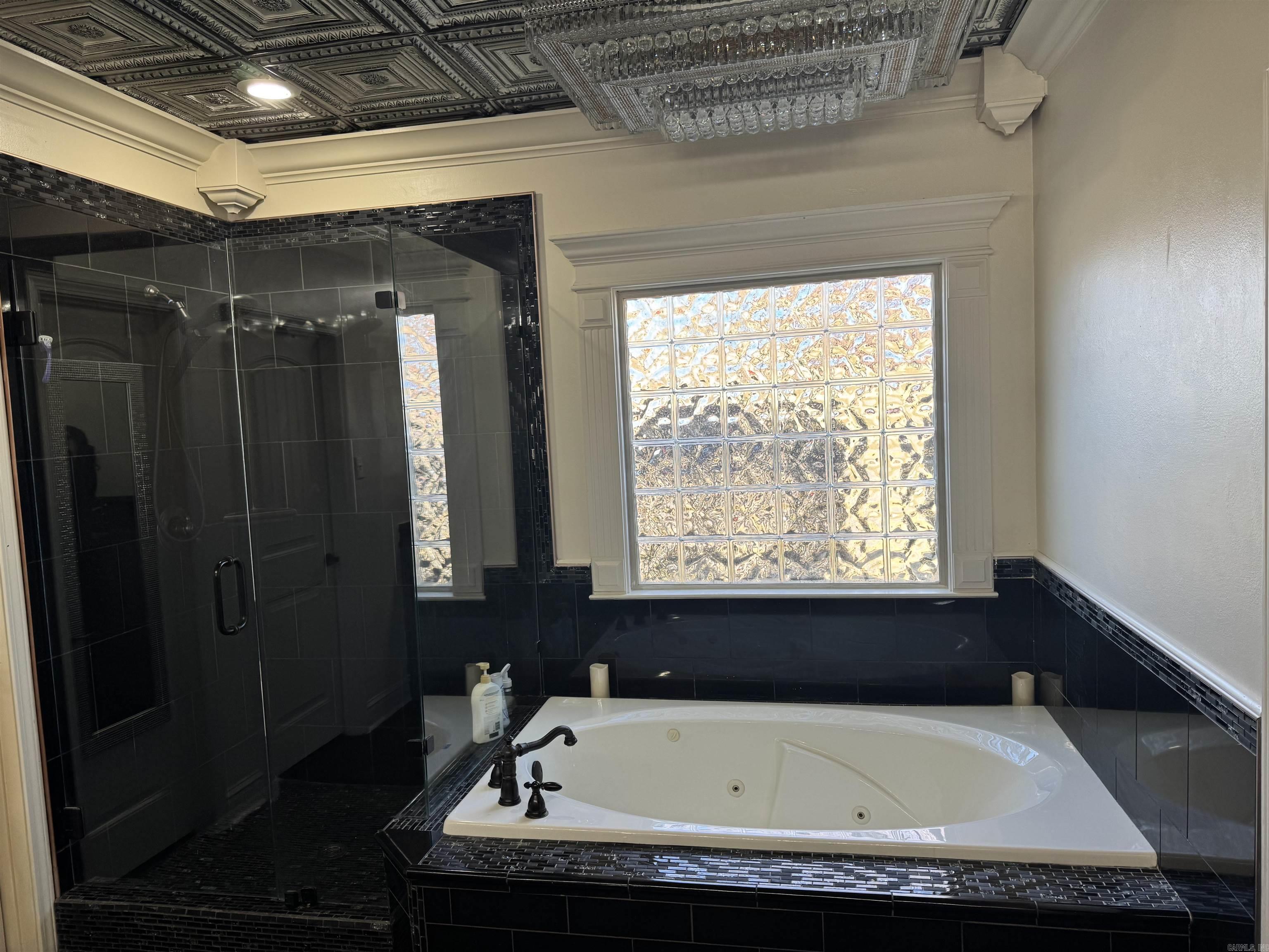 1916 Oakbrook Dr Sherwood, AR 72120