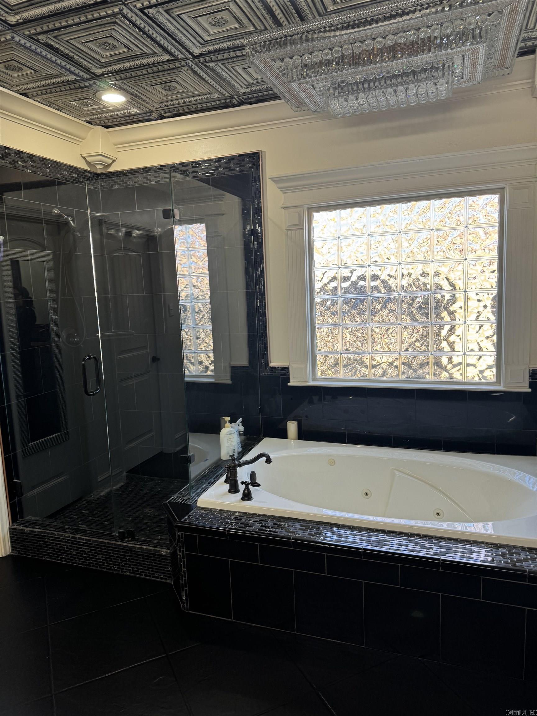 1916 Oakbrook Dr Sherwood, AR 72120