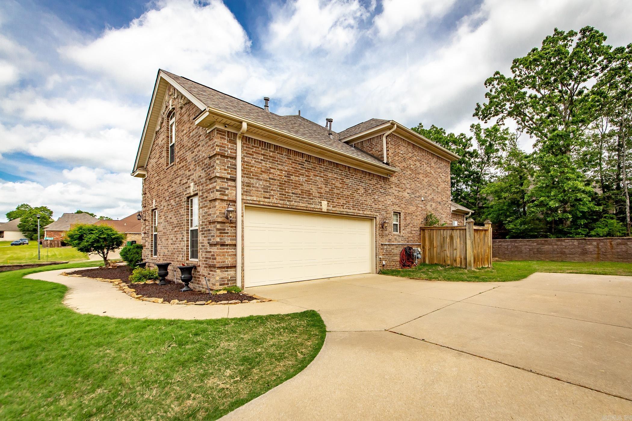 1916 Oakbrook Dr  Sherwood, AR