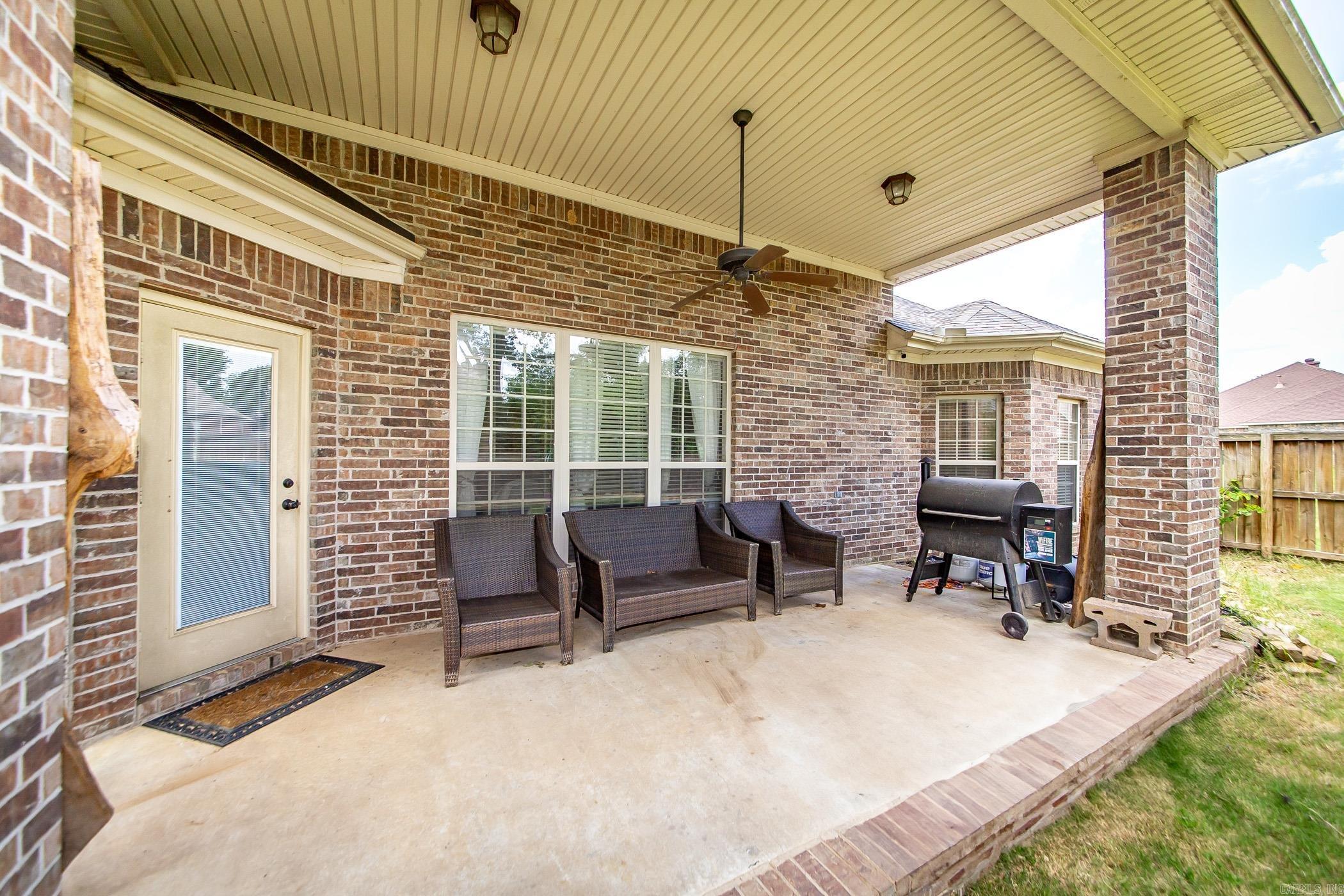 1916 Oakbrook Dr Sherwood, AR 72120