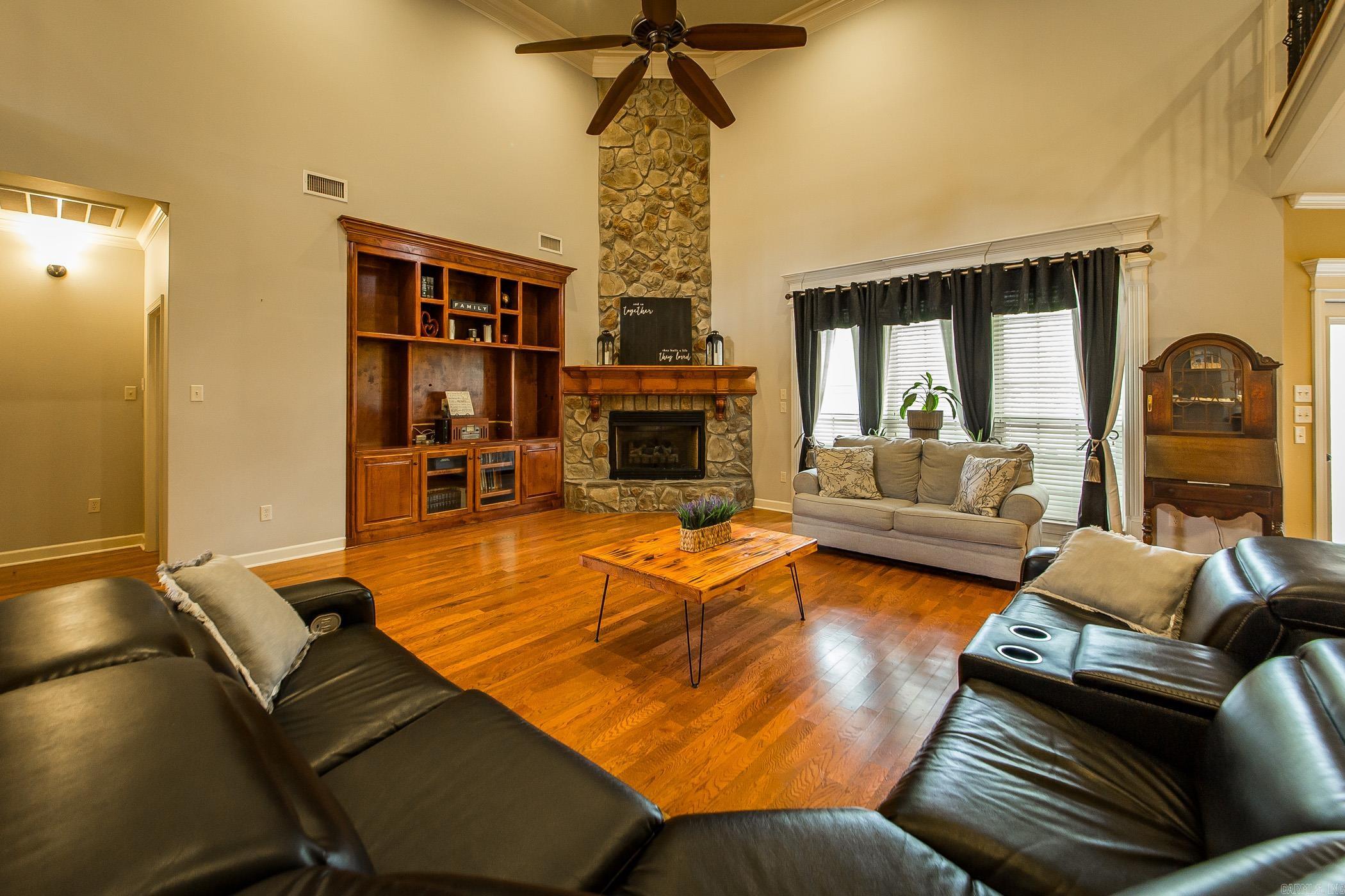 1916 Oakbrook Dr  Sherwood, AR