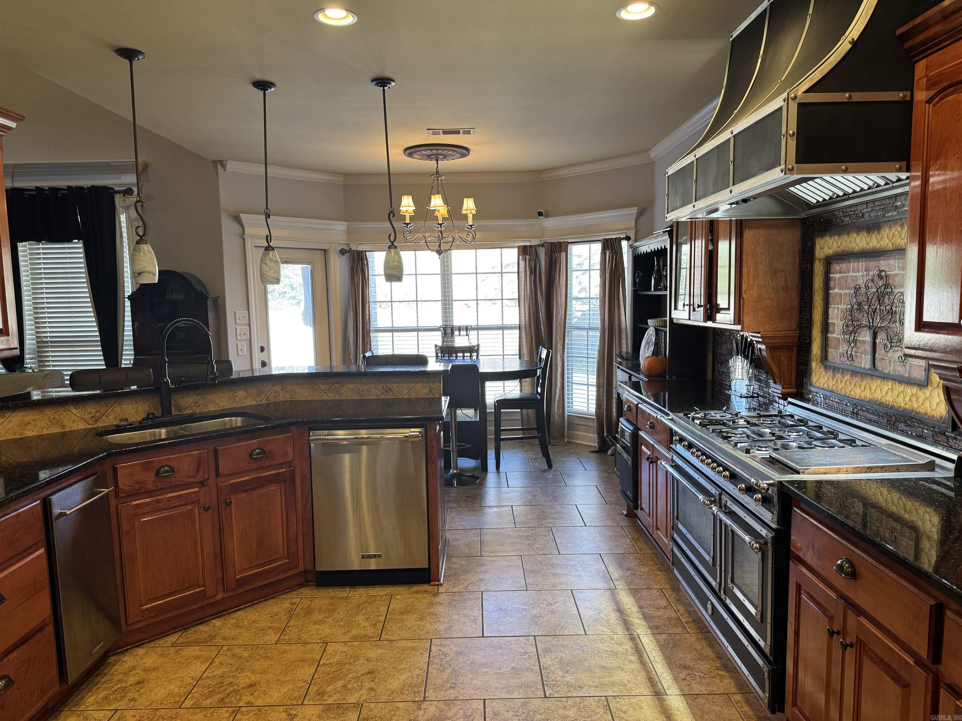 1916 Oakbrook Dr Sherwood, AR 72120