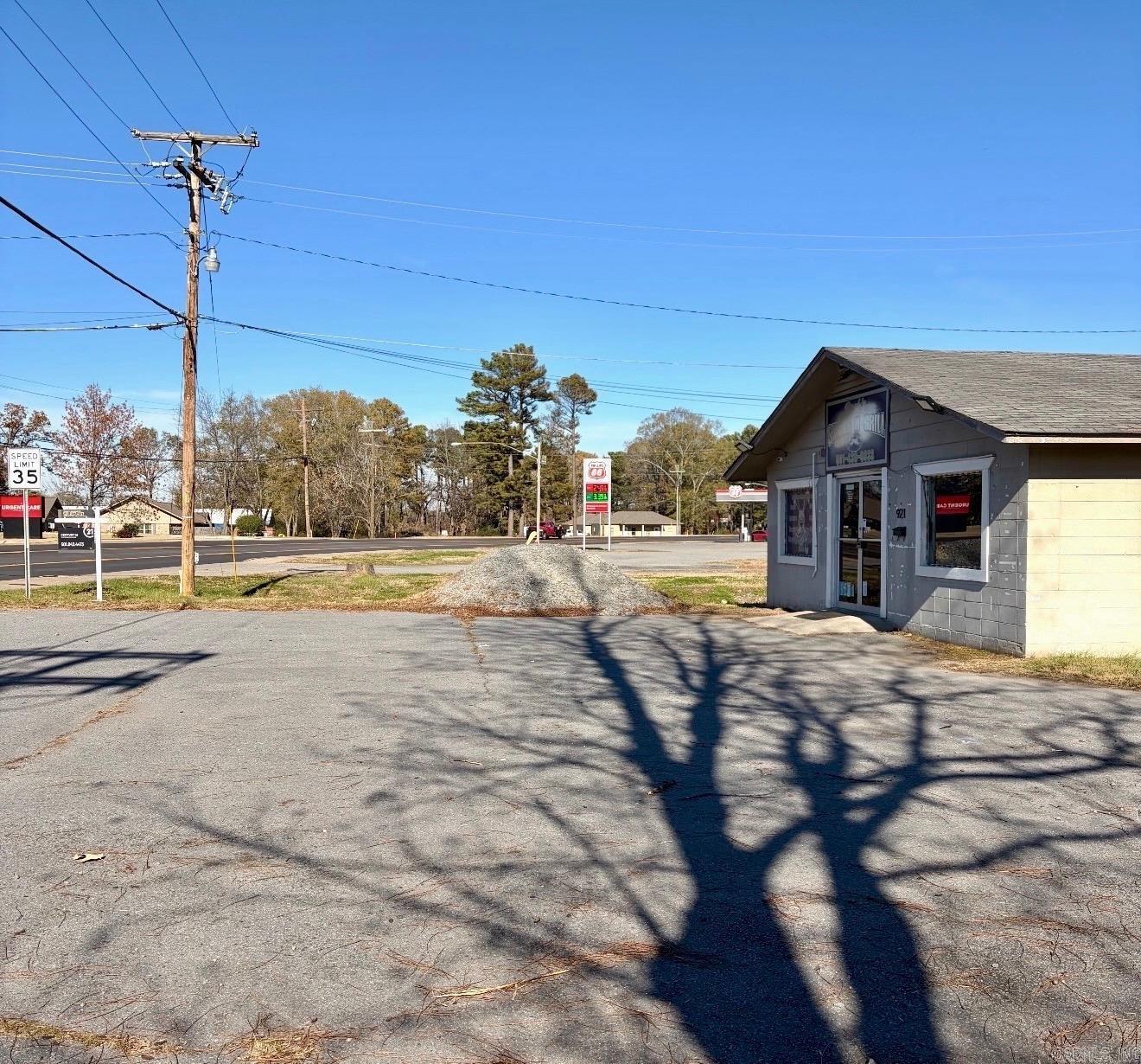 921 N Center  Lonoke, AR