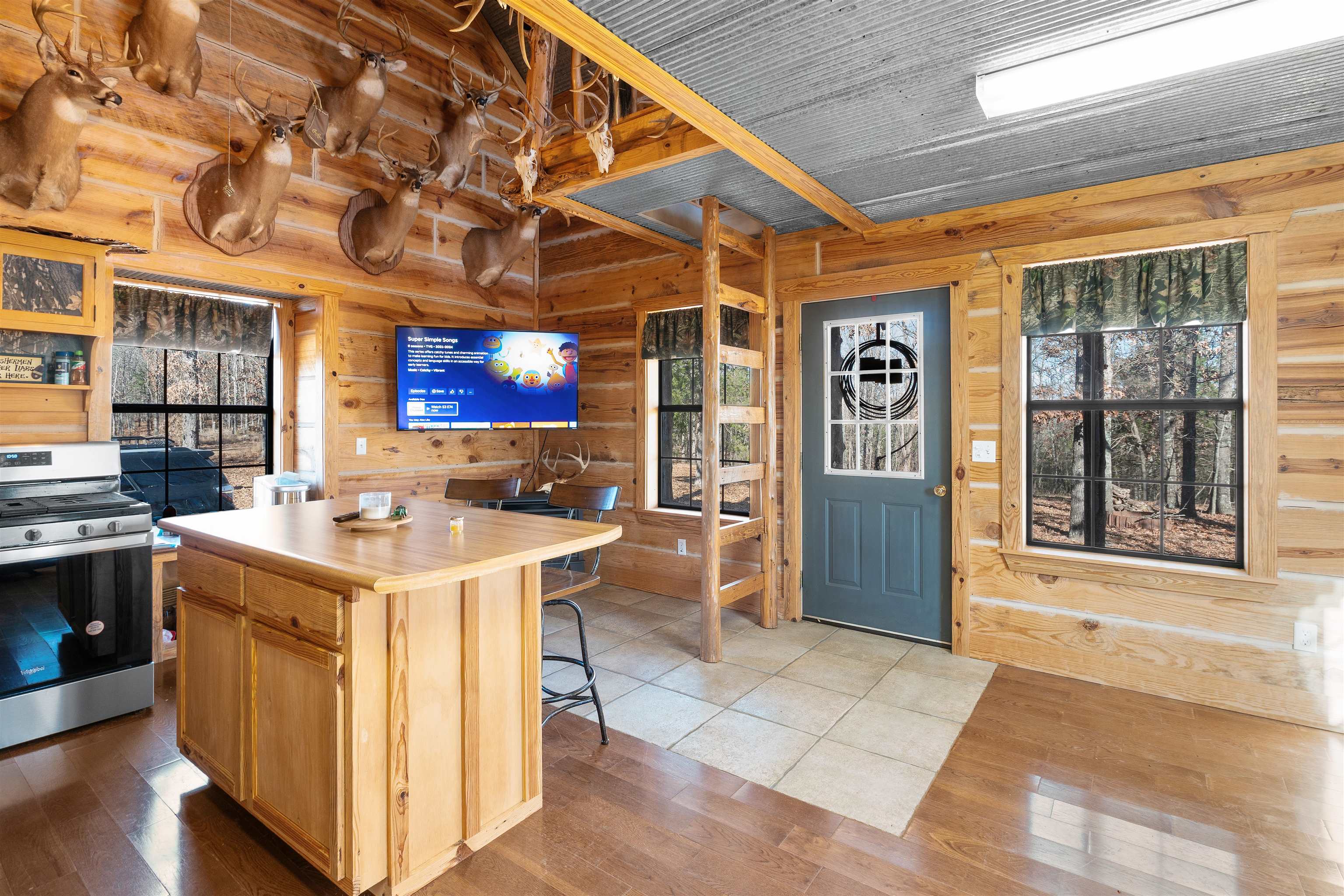 1400 Antioch Road  Melbourne, AR