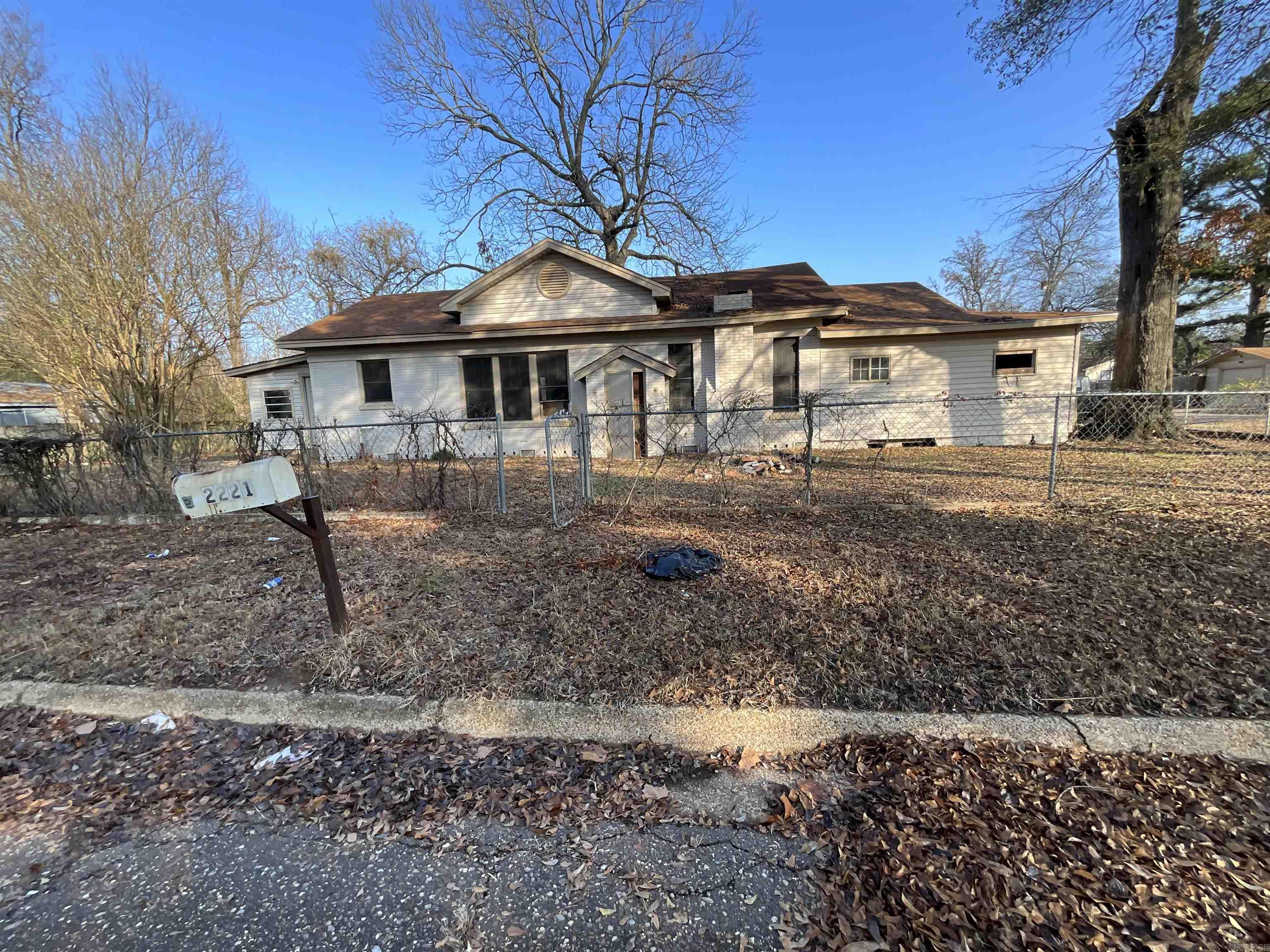 2221 E 11th St  Texarkana, AR