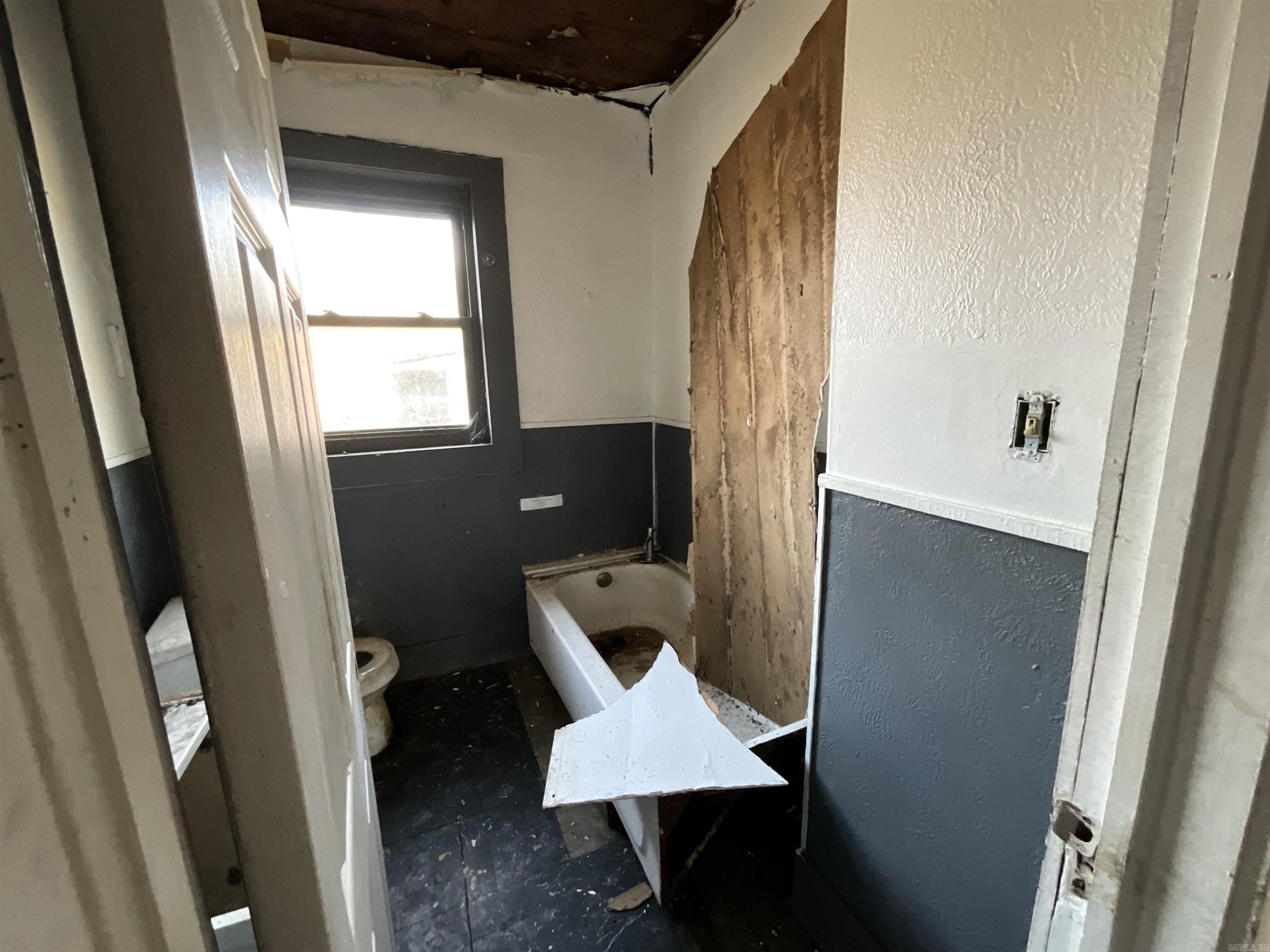 2221 E 11th St  Texarkana, AR