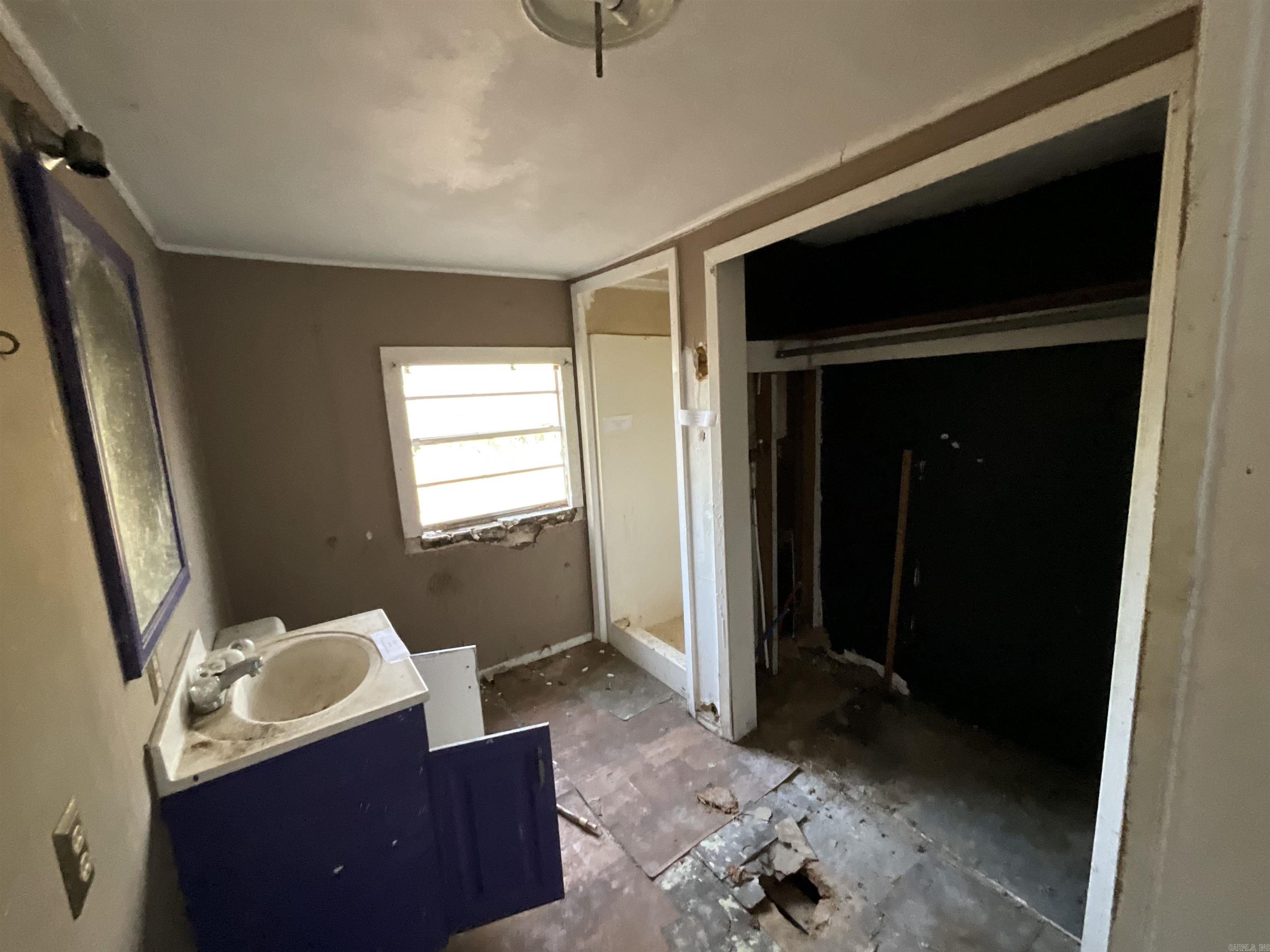 2221 E 11th St  Texarkana, AR