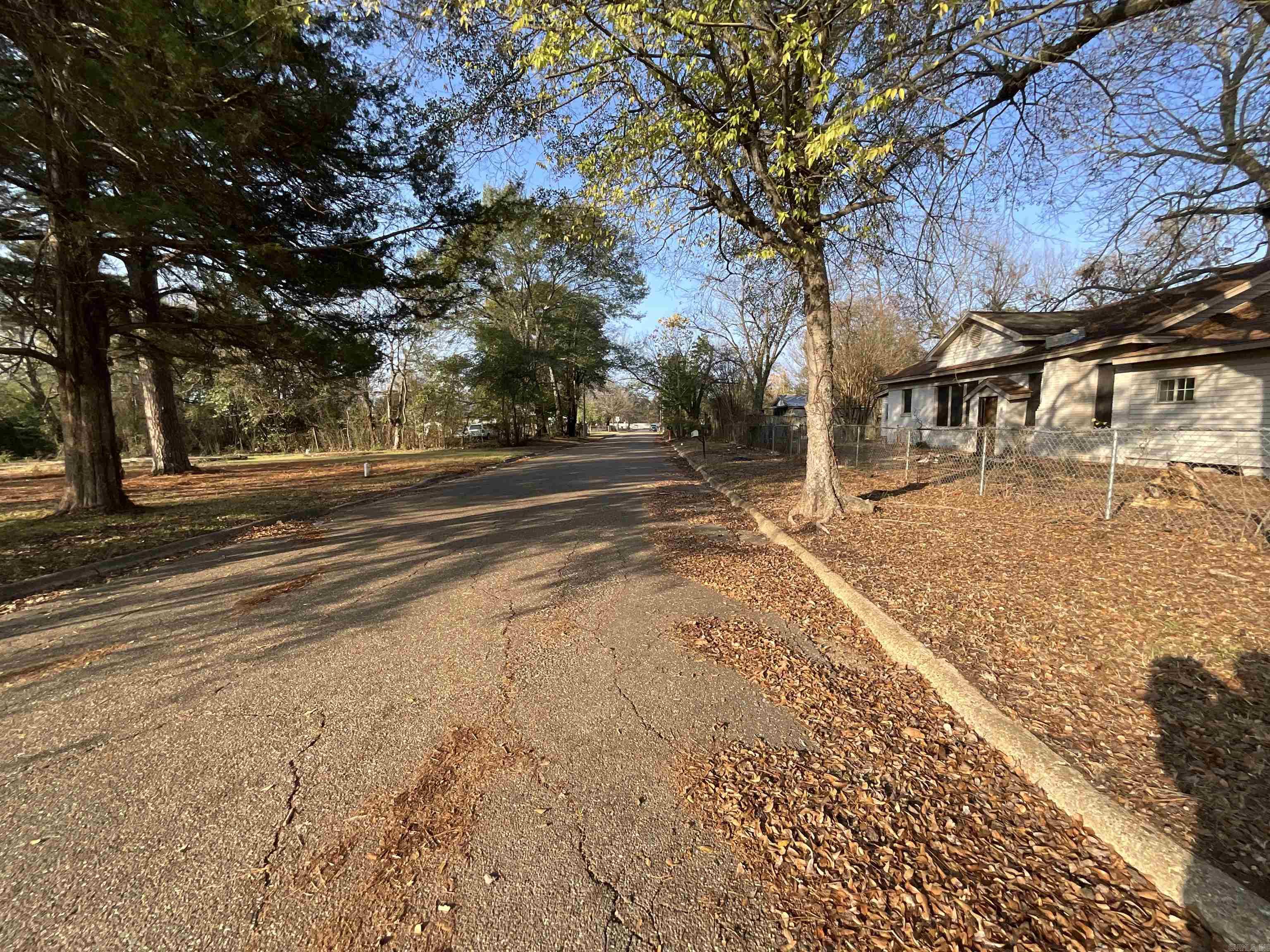 2221 E 11th St  Texarkana, AR