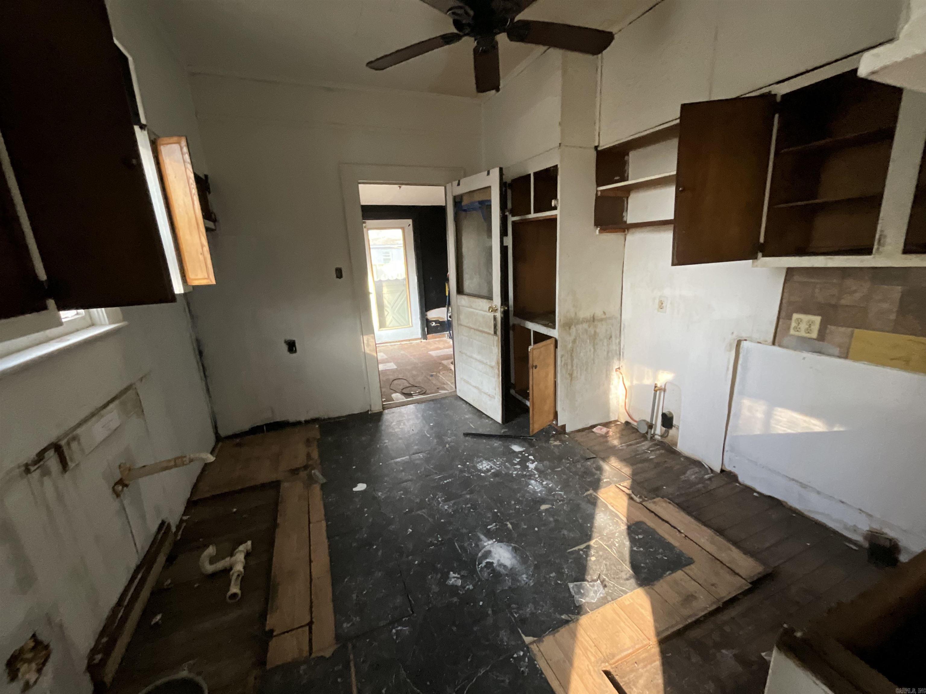 2221 E 11th St  Texarkana, AR