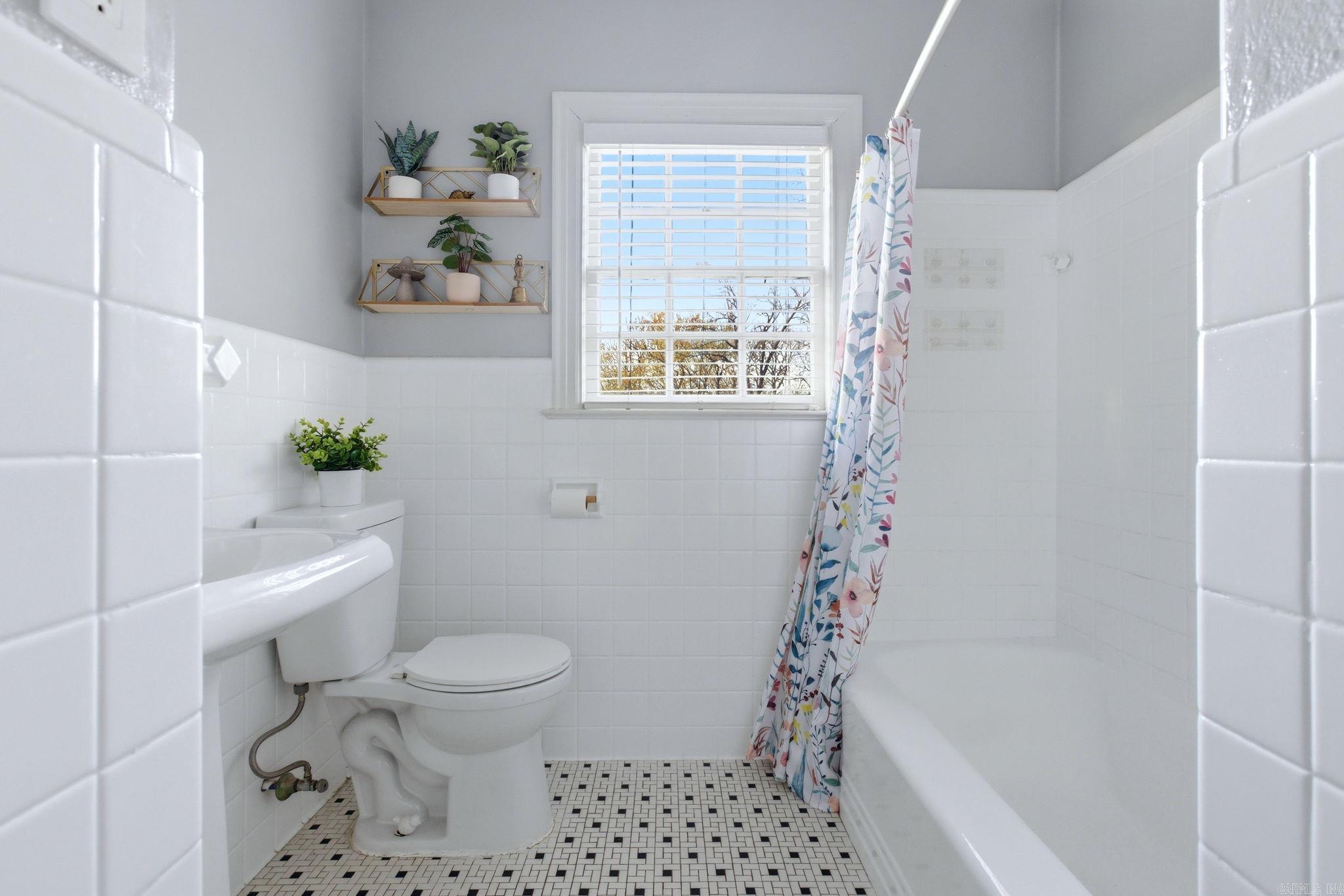 1910 N Hughes Street Little Rock, AR 72207