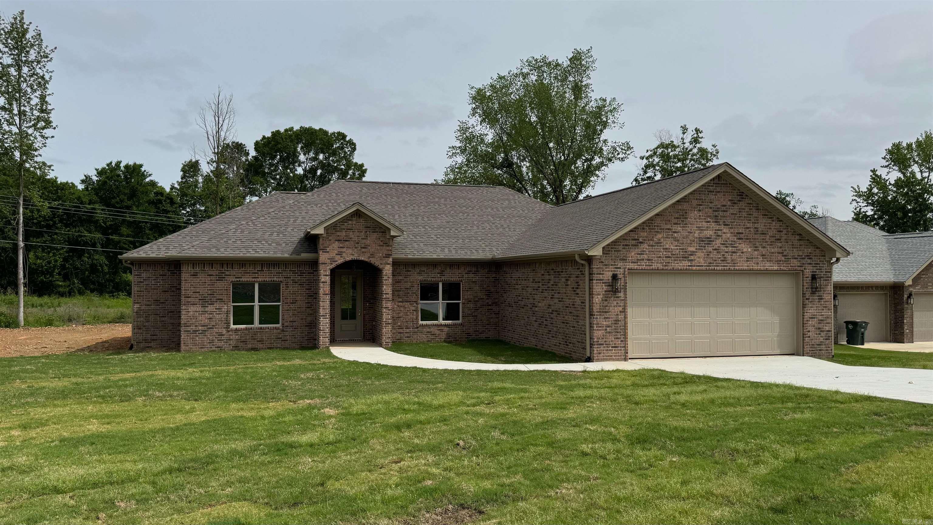 130 Petronia Hot Springs, AR 71913