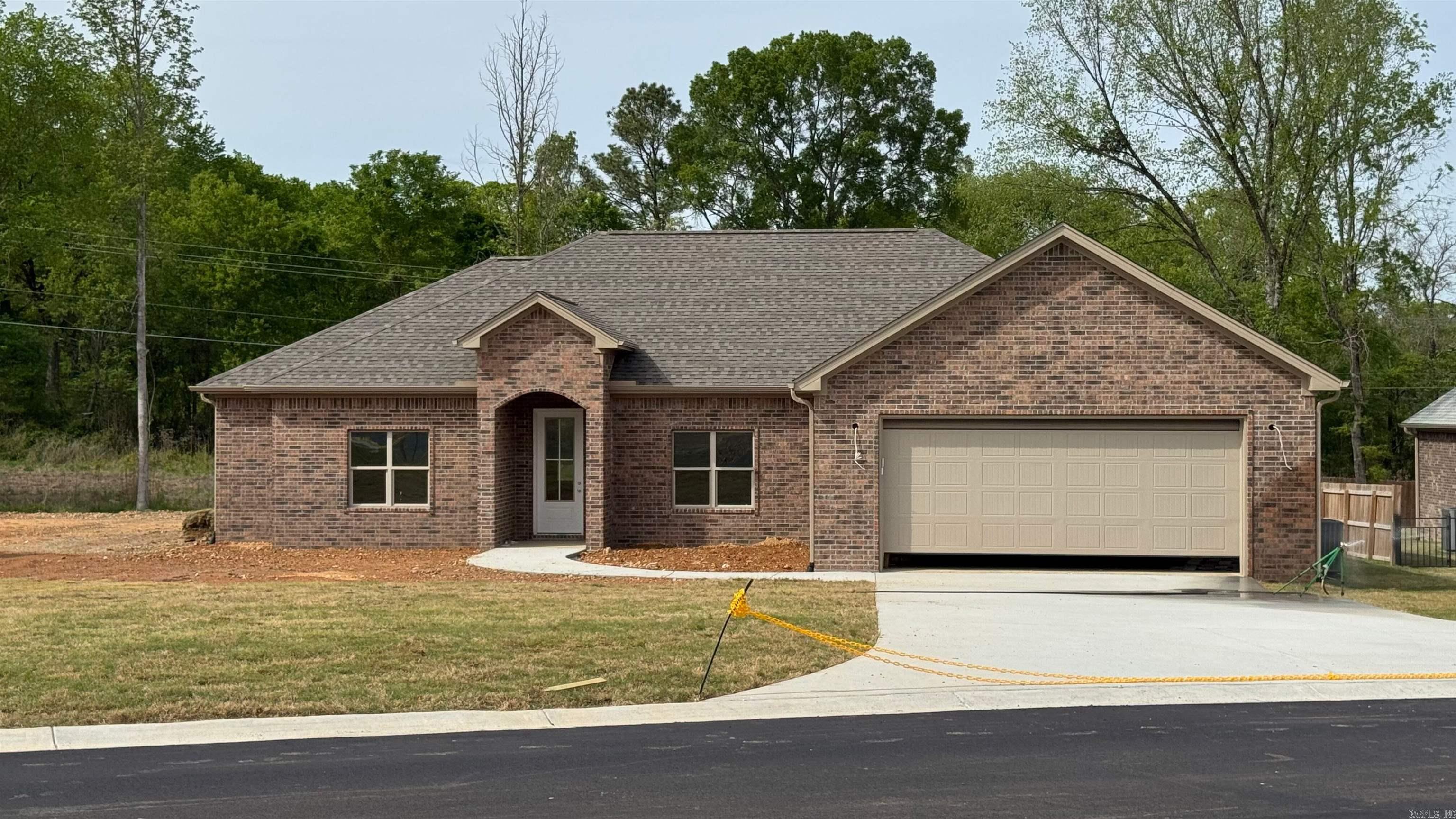 130 Petronia Hot Springs, AR 71913