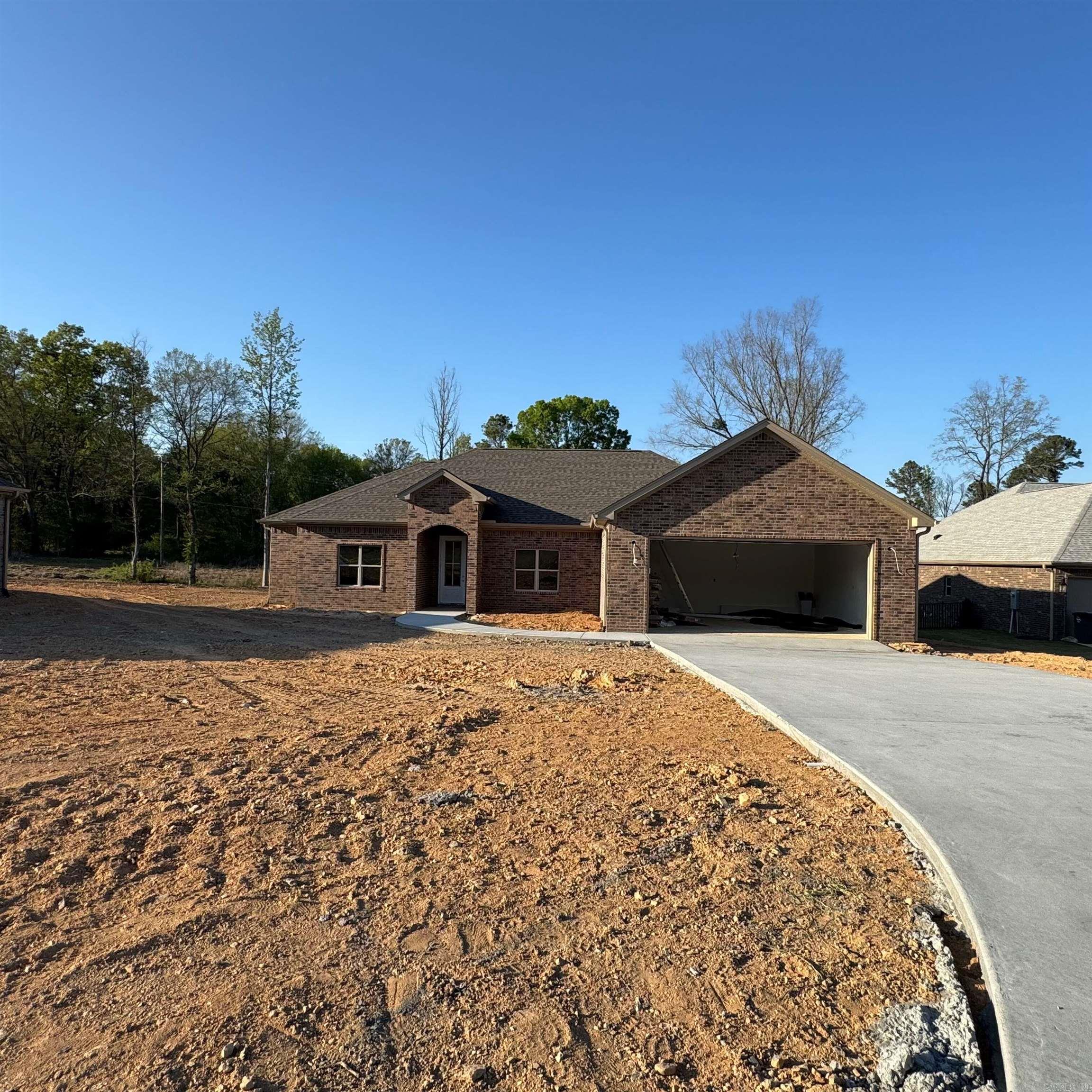 130 Petronia Hot Springs, AR 71913