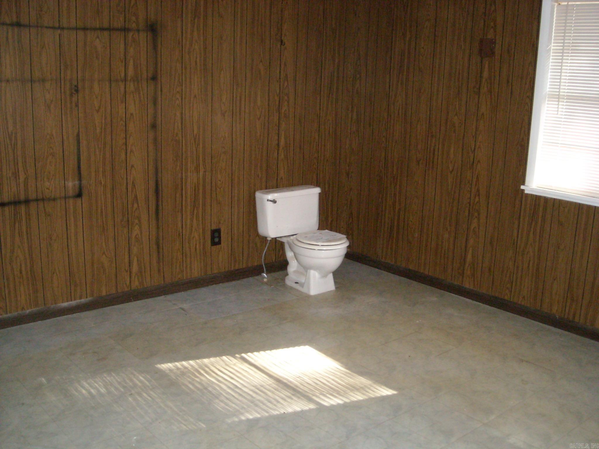 715 Oakland  Strong, AR