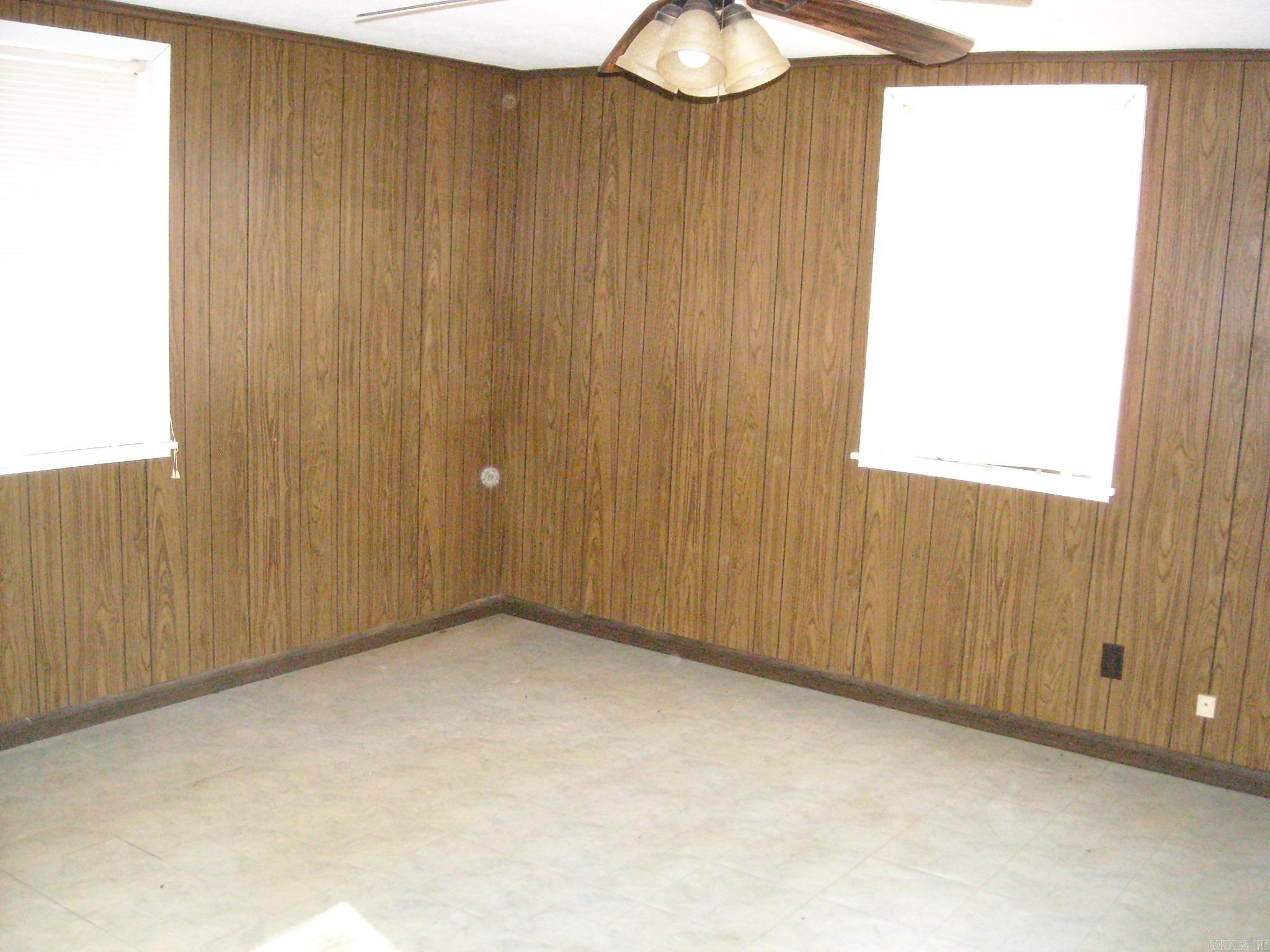 715 Oakland  Strong, AR