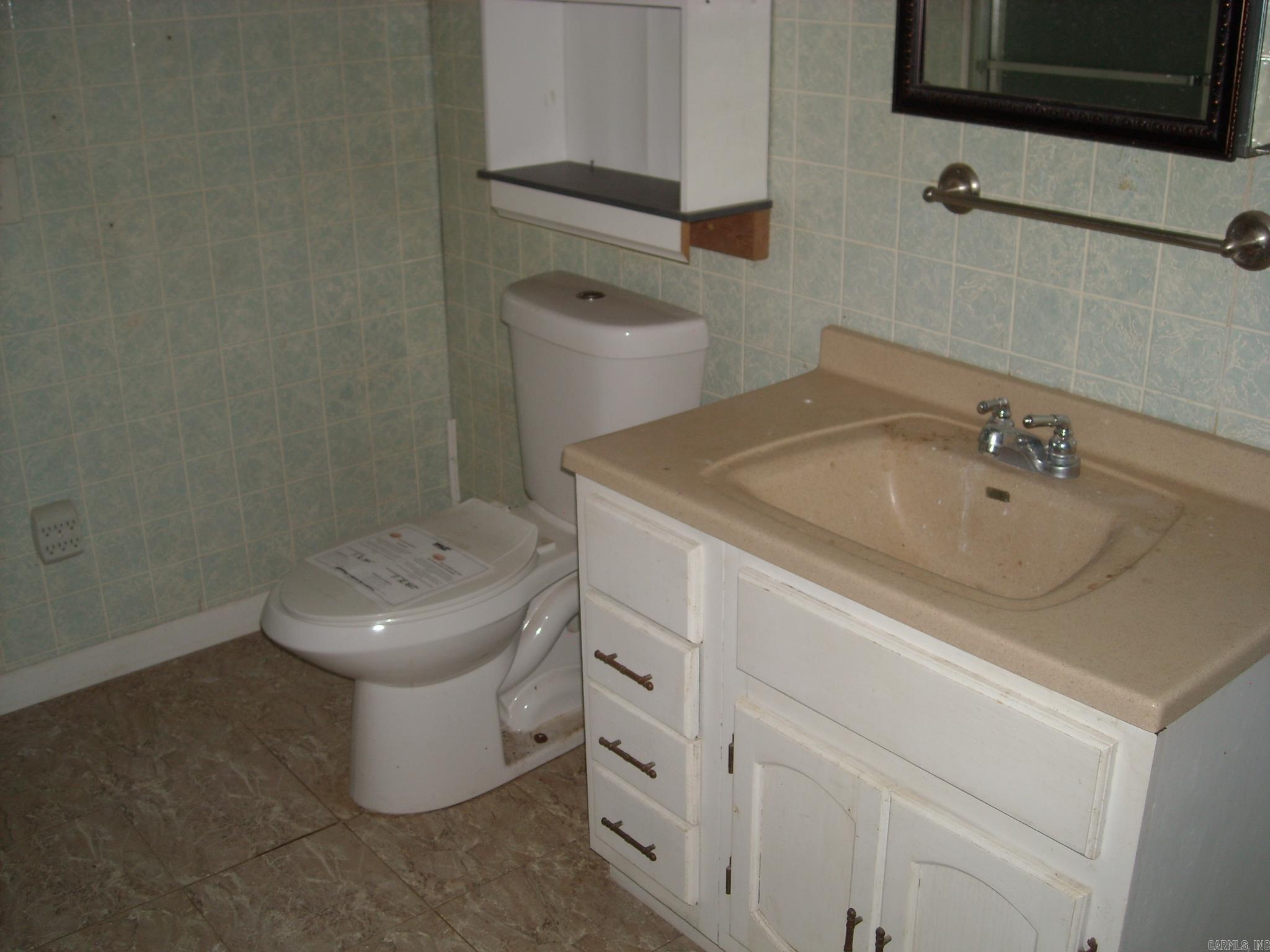 715 Oakland  Strong, AR