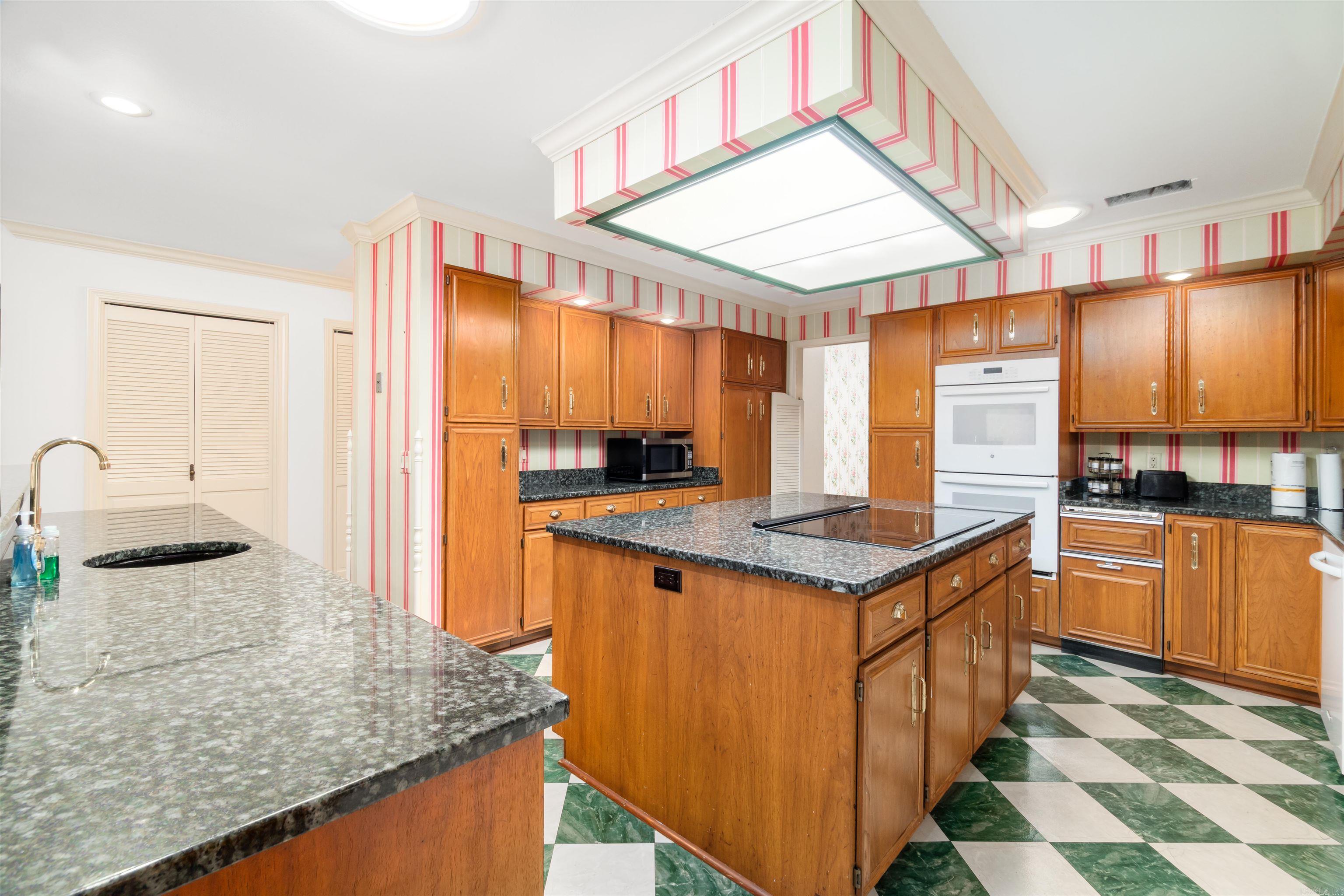 1 Ensenada  Hot Springs Village, AR