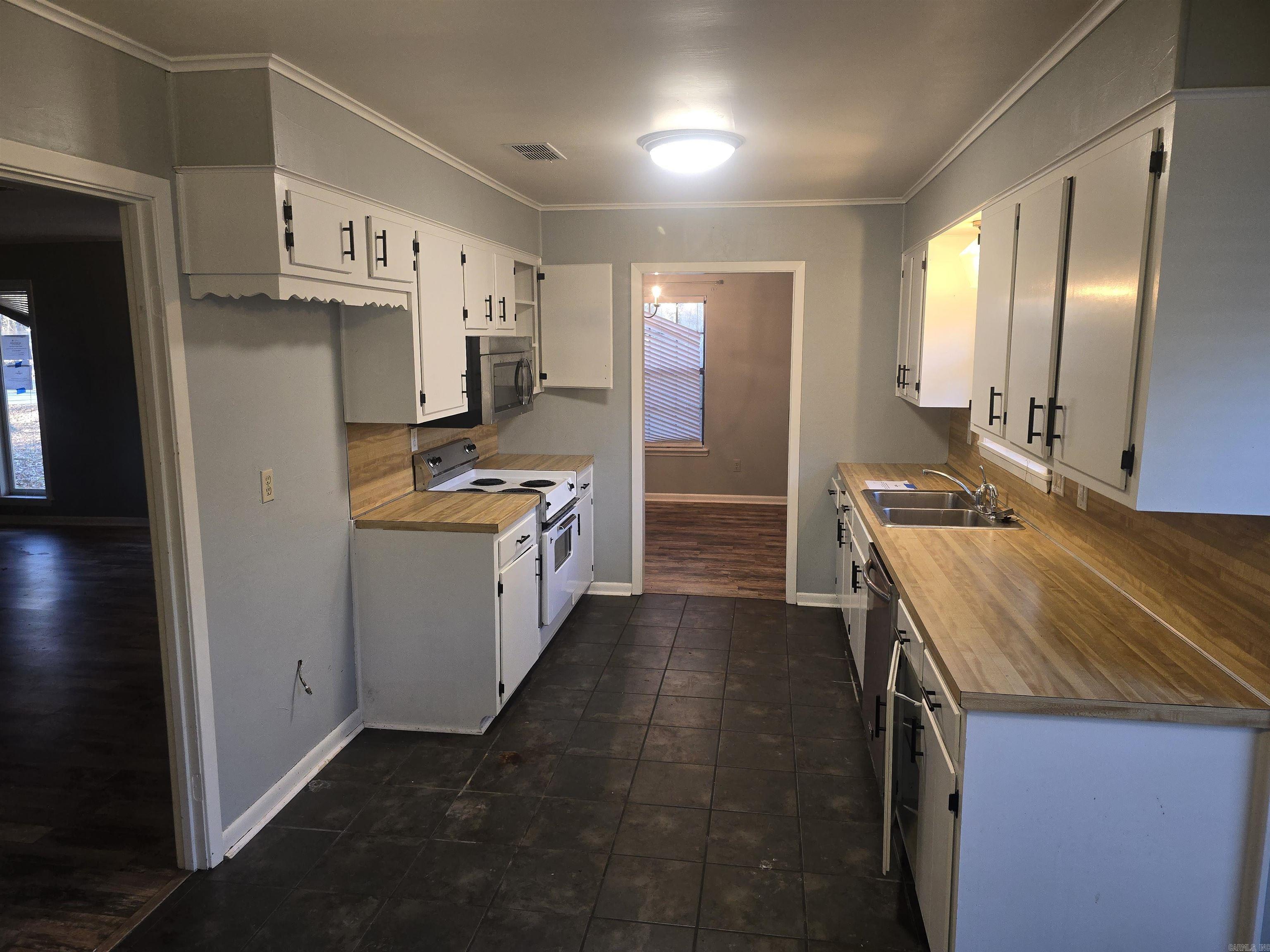 2502 Creekview  White Hall, AR